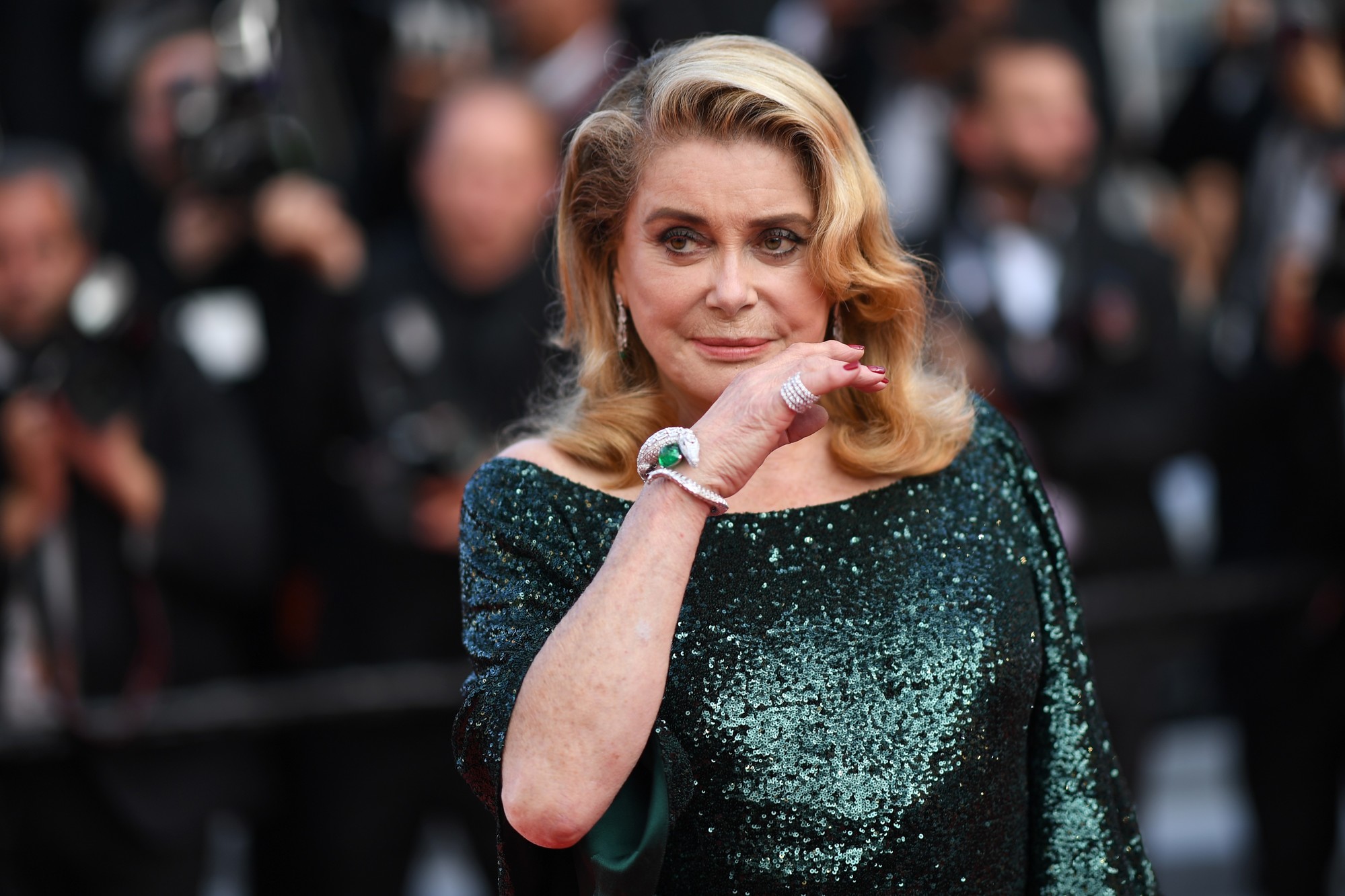 Catherine Deneuve : La star se fait détrousser dans la rue