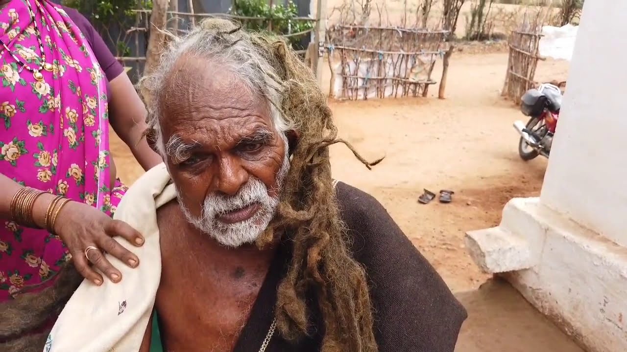 Dodda­pal­liah, Indien de 95 ans dit ne s'être jamais coupé les cheveux !