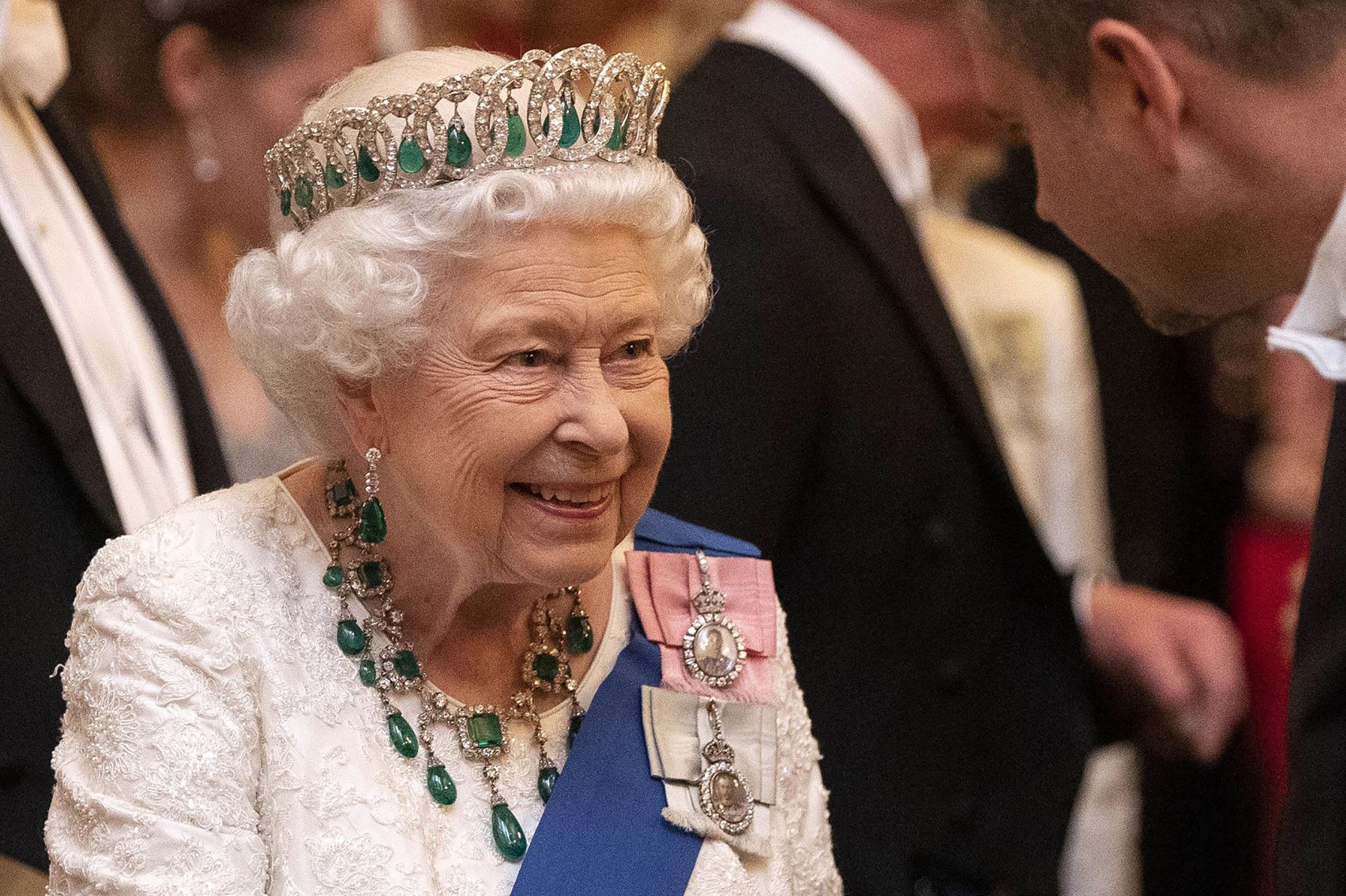 Elizabeth II a trouvé comment arrondir ses fins de mois... Elle vend de l'alcool !