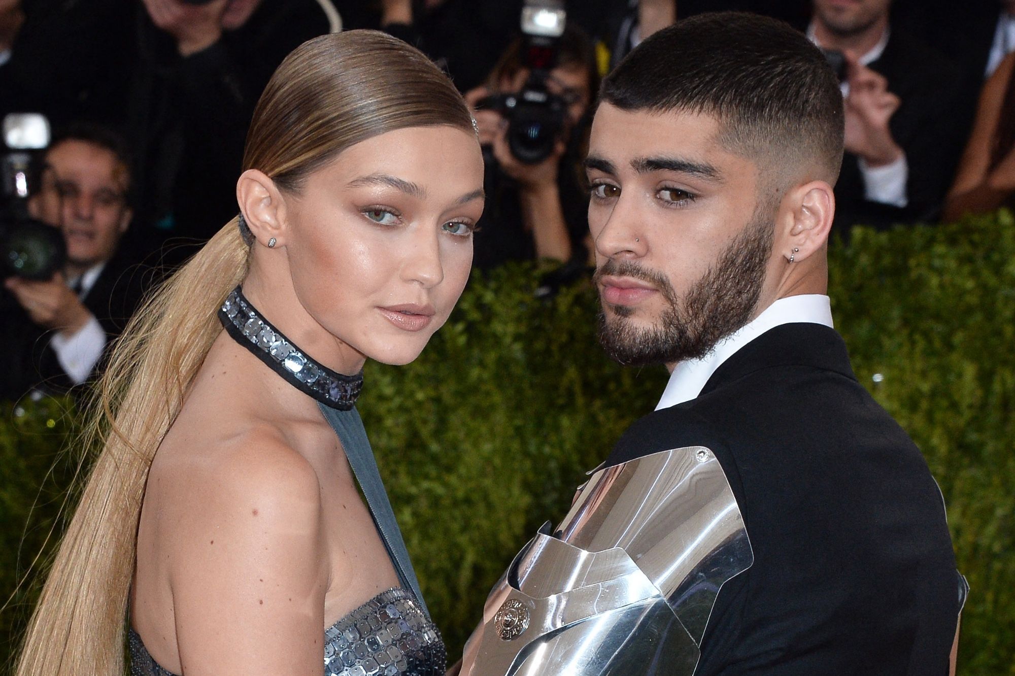 Gigi Hadid enceinte de Zayn Malik : Son baby bump dévoilé en plein live