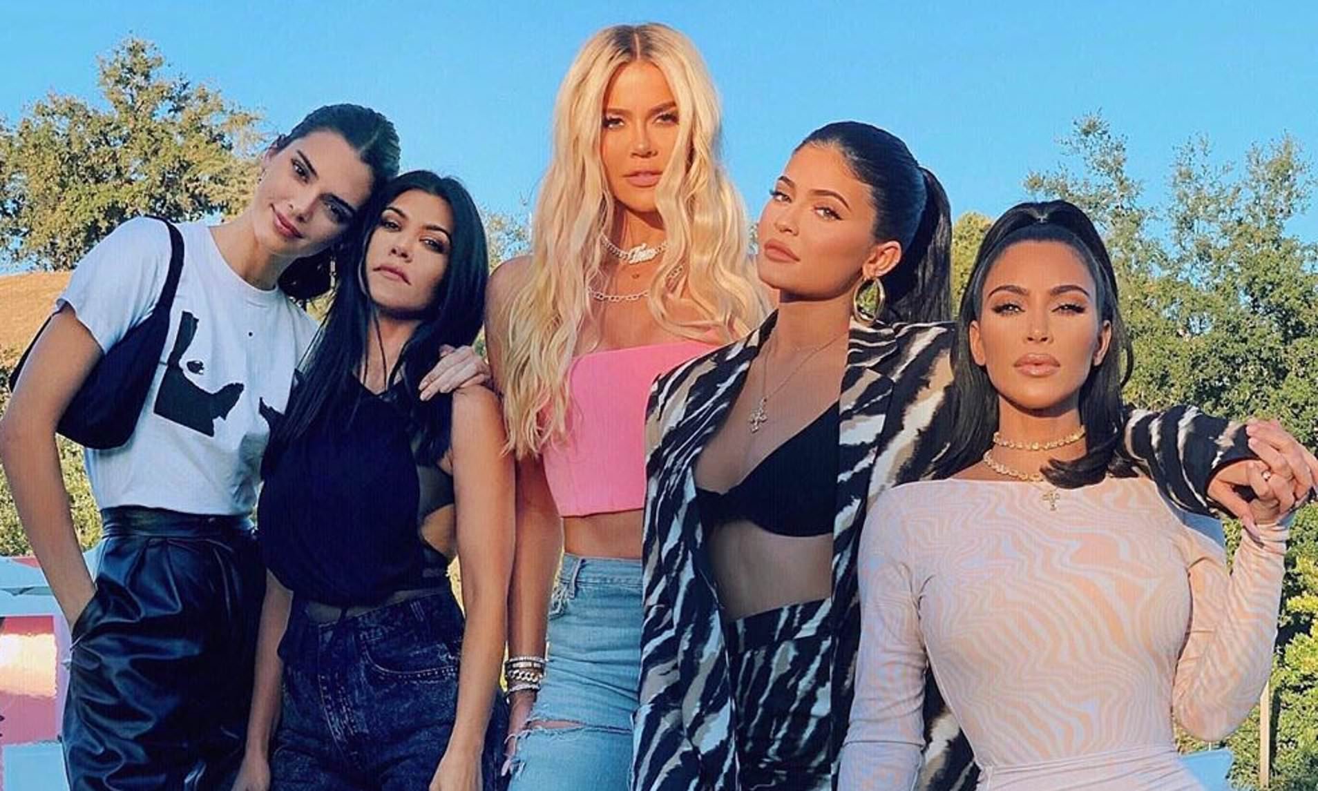 Kim Kardashian et ses soeurs se prennent... pour les Spice Girls !