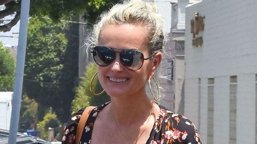 Laeticia Hallyday s'éclate topless et seule à Saint-Barth ! Exit Pascal Balland ?