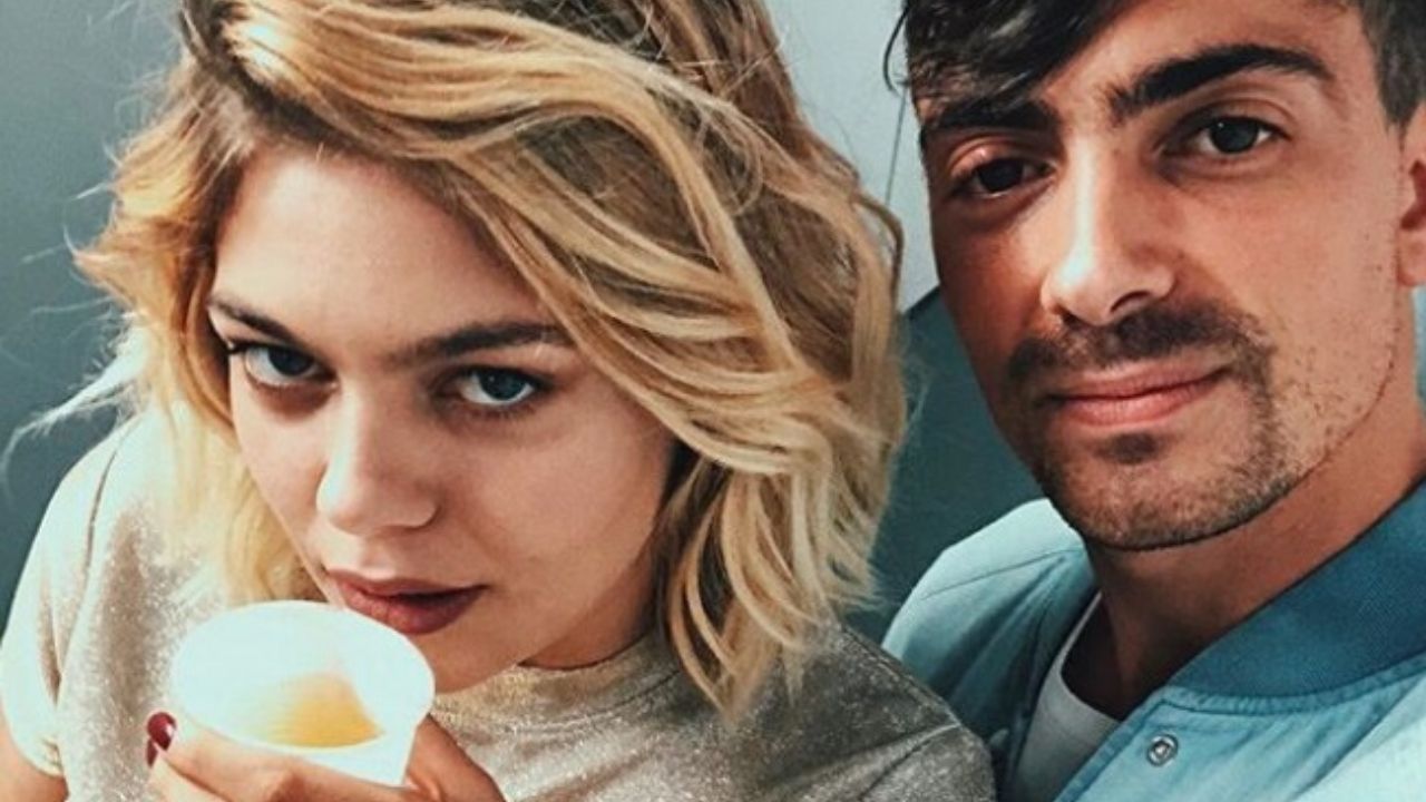 Louane maman : la chanteuse dévoile une photo inédite de sa fille - Closer