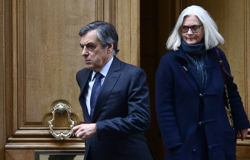 "Meurtrie par les insultes", Penelope Fillon est au plus mal depuis son procès