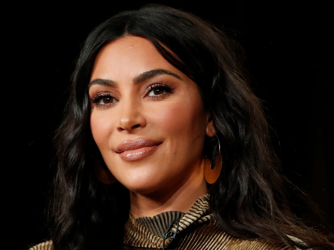 Kim Kardashian : La star ose les cheveux rouges et le résultat est stupéfiant !