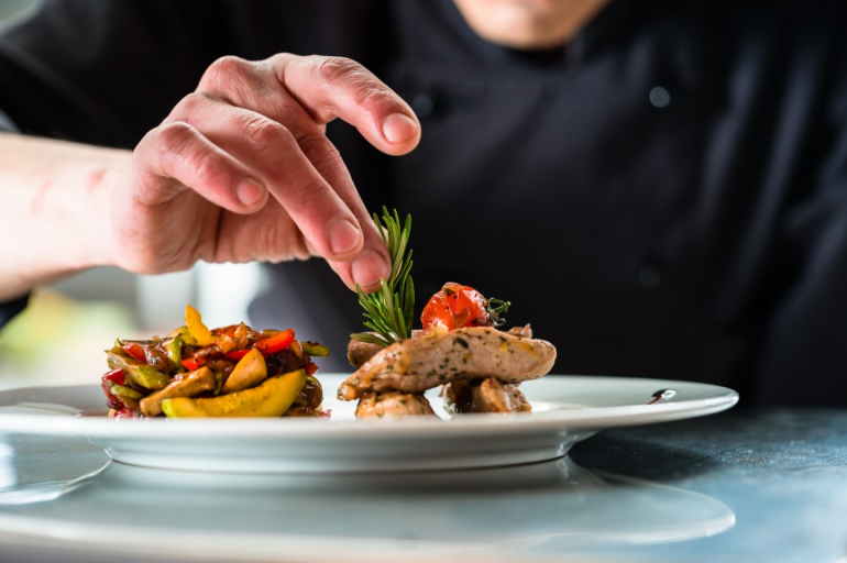 Un cuisinier se fait passer pour Meilleur Ouvrier de France pour être embauché