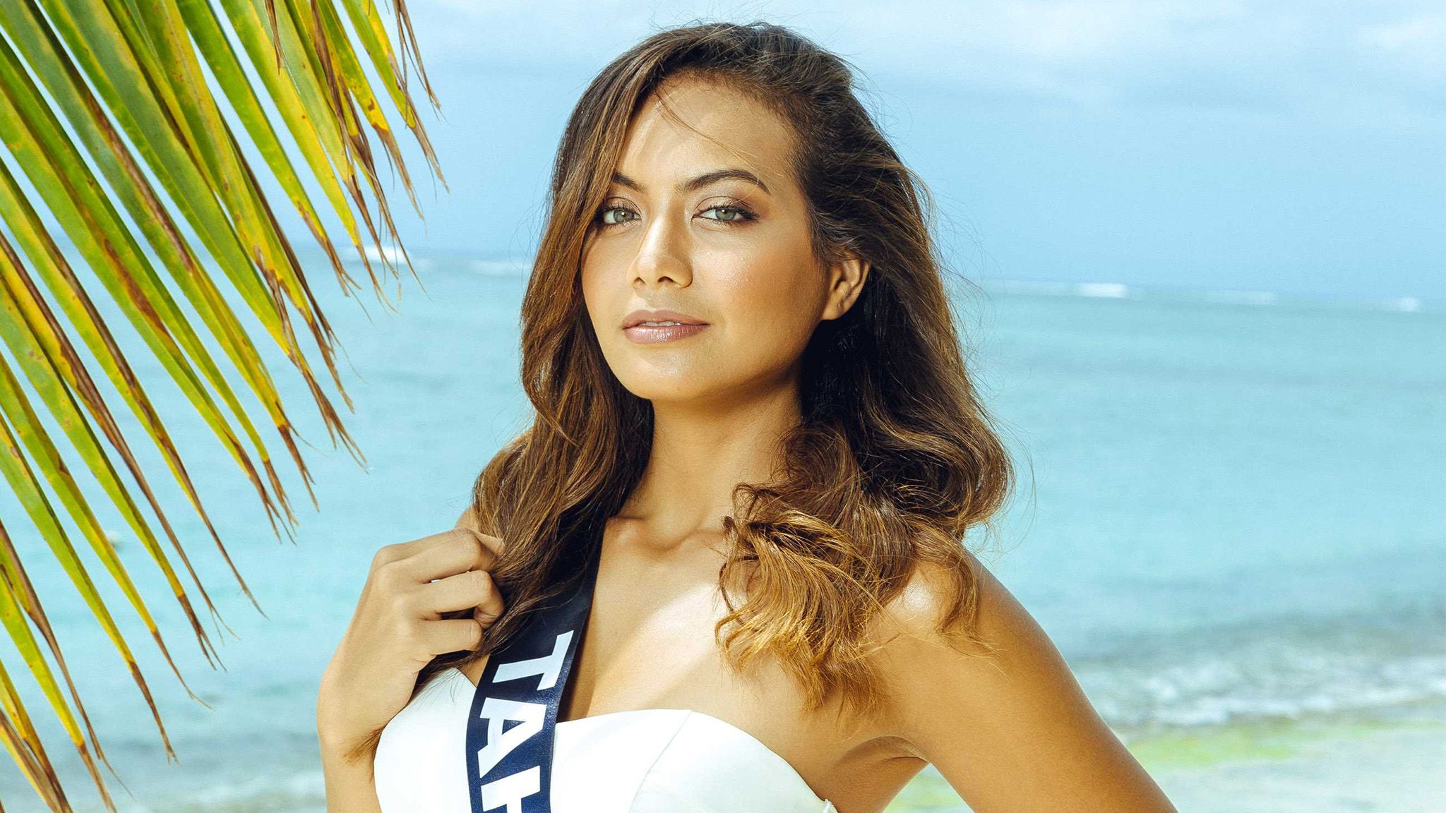 Vaimalama Chaves : l'ancienne Miss France s'affiche topless à Tahiti