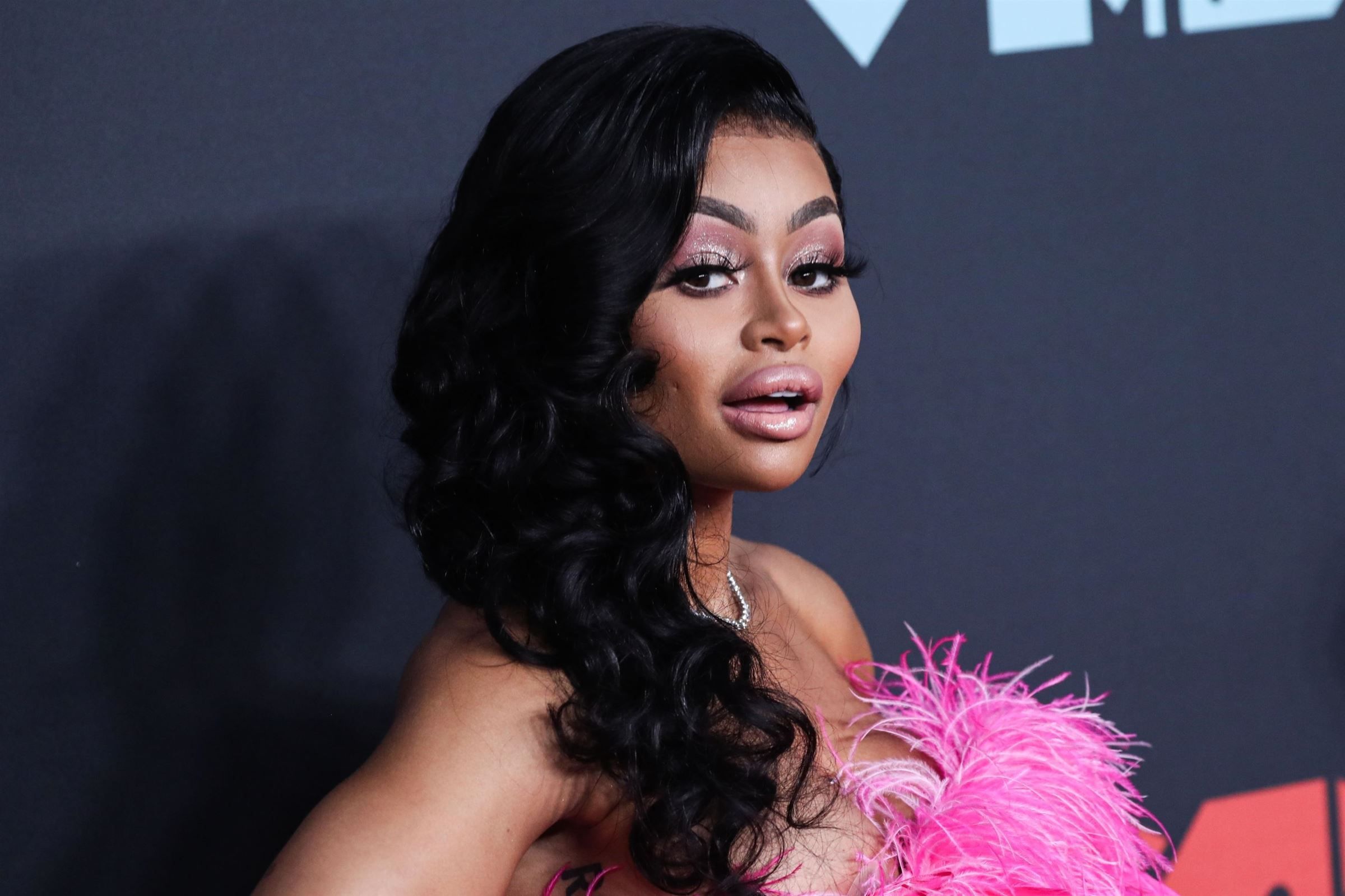 Blac Chyna : Quand elle s'offre une virée nocturne avec ses copines... dans une boutique coquine !