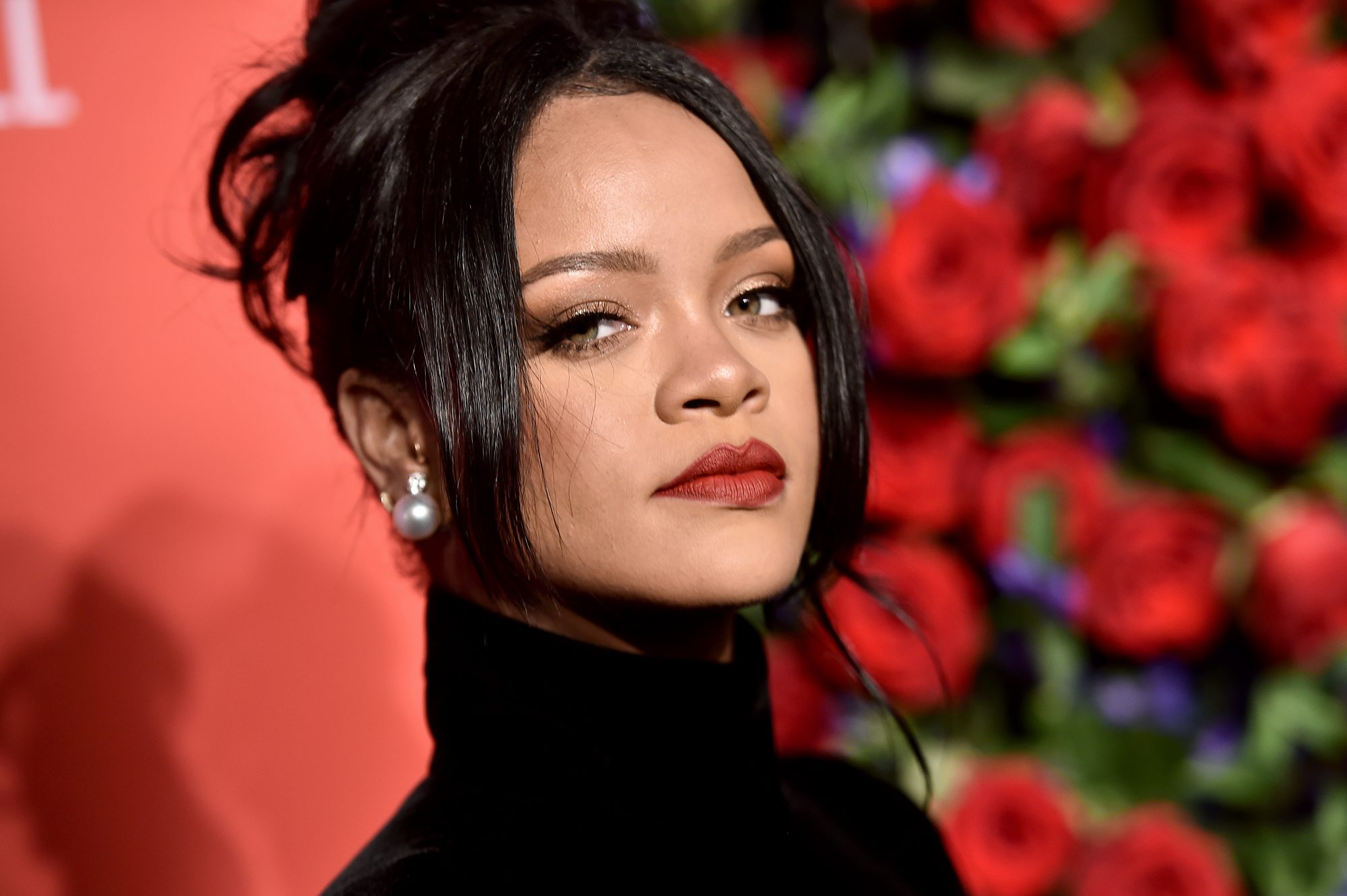 Rihanna sans maquillage : Elle présente ses produits Fenty Skin et ça vaut le détour !