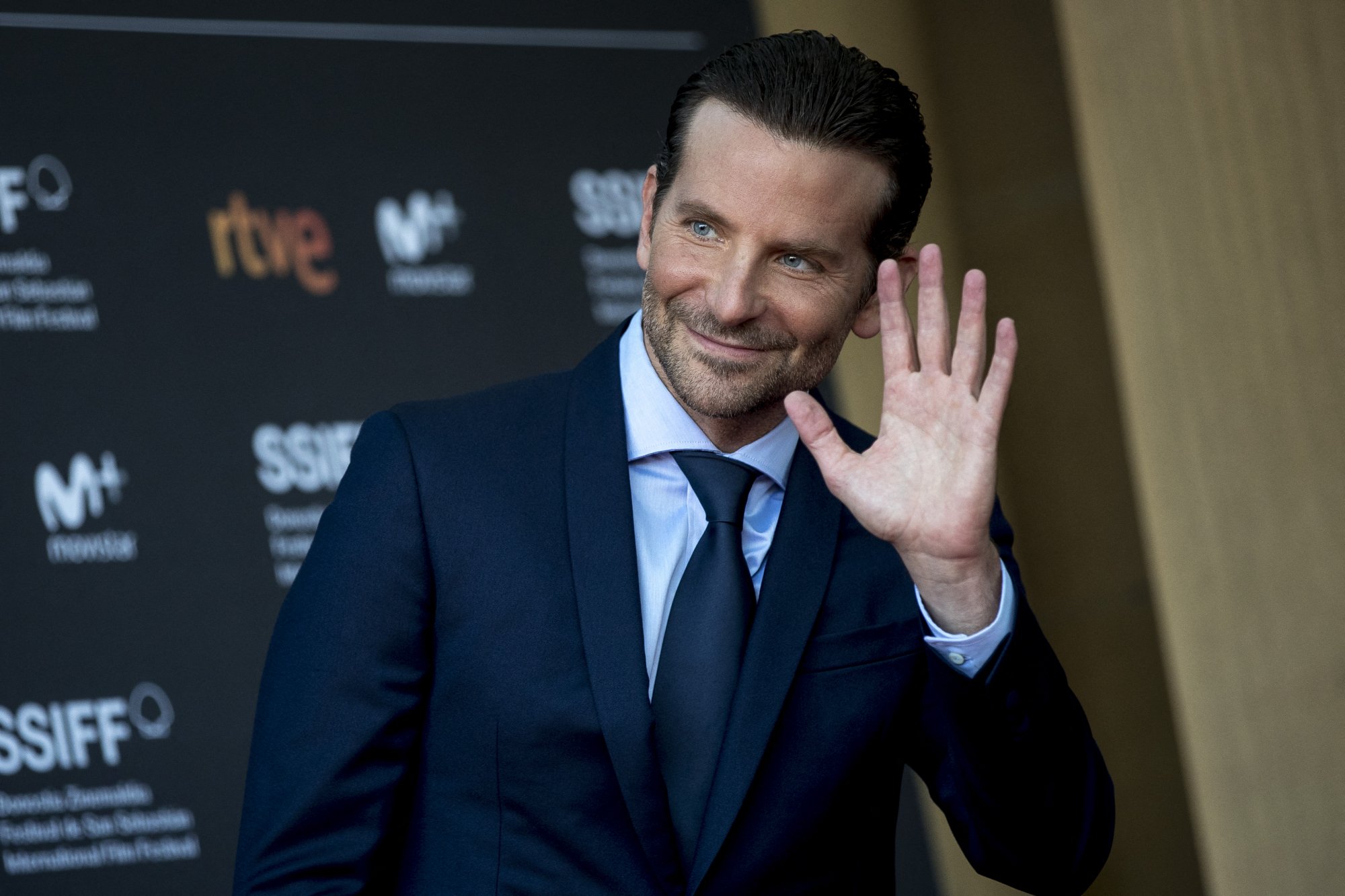 Bradley Cooper métamorphosé : Découvrez le nouveau look de l'acteur