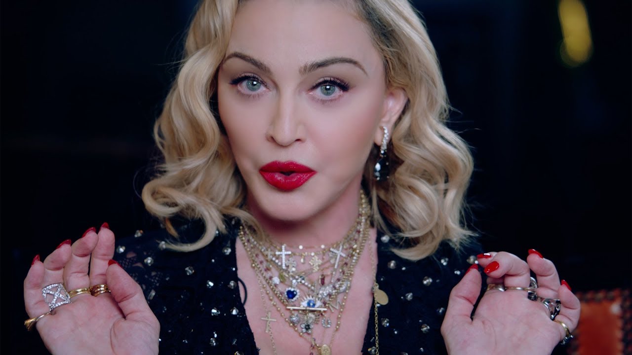 Madonna aux commandes de son biopic : &quot;C’est essentiel de revenir sur les montagnes russes que sont ma vie&quot;