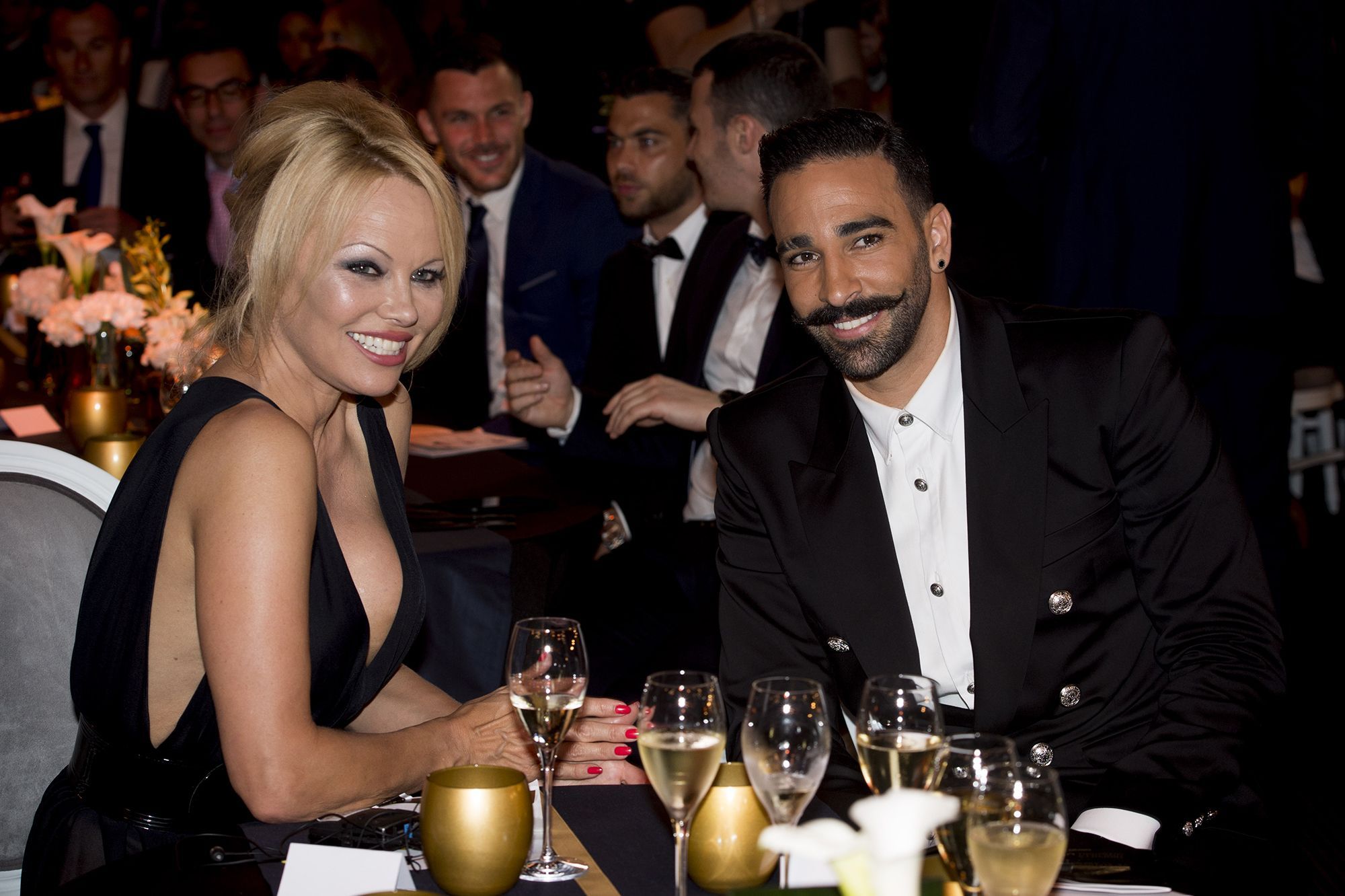 Adil Rami sur sa rupture avec Pamela Anderson : "Je pourrais la jouer sale, balancer nos sextapes"