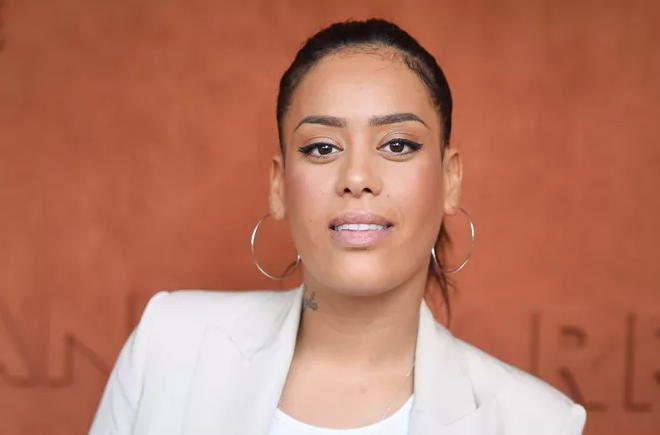 Amel Bent raconte l'histoire bouleversante de sa mère