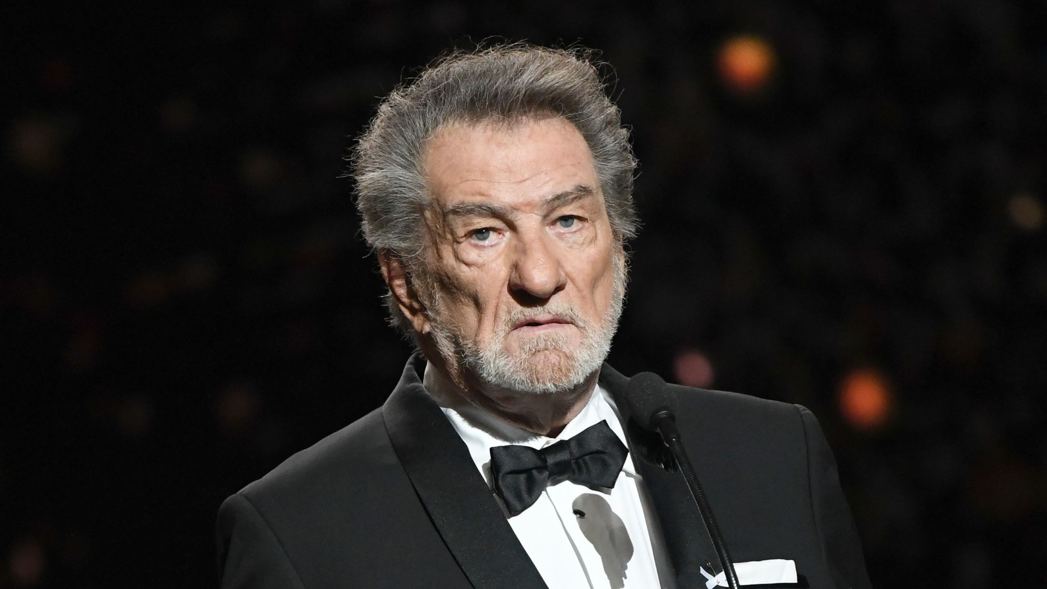 Eddy Mitchell a-t-il tourné le dos à Laeticia Hallyday après la mort de Johnny ? Il répond sans détour !