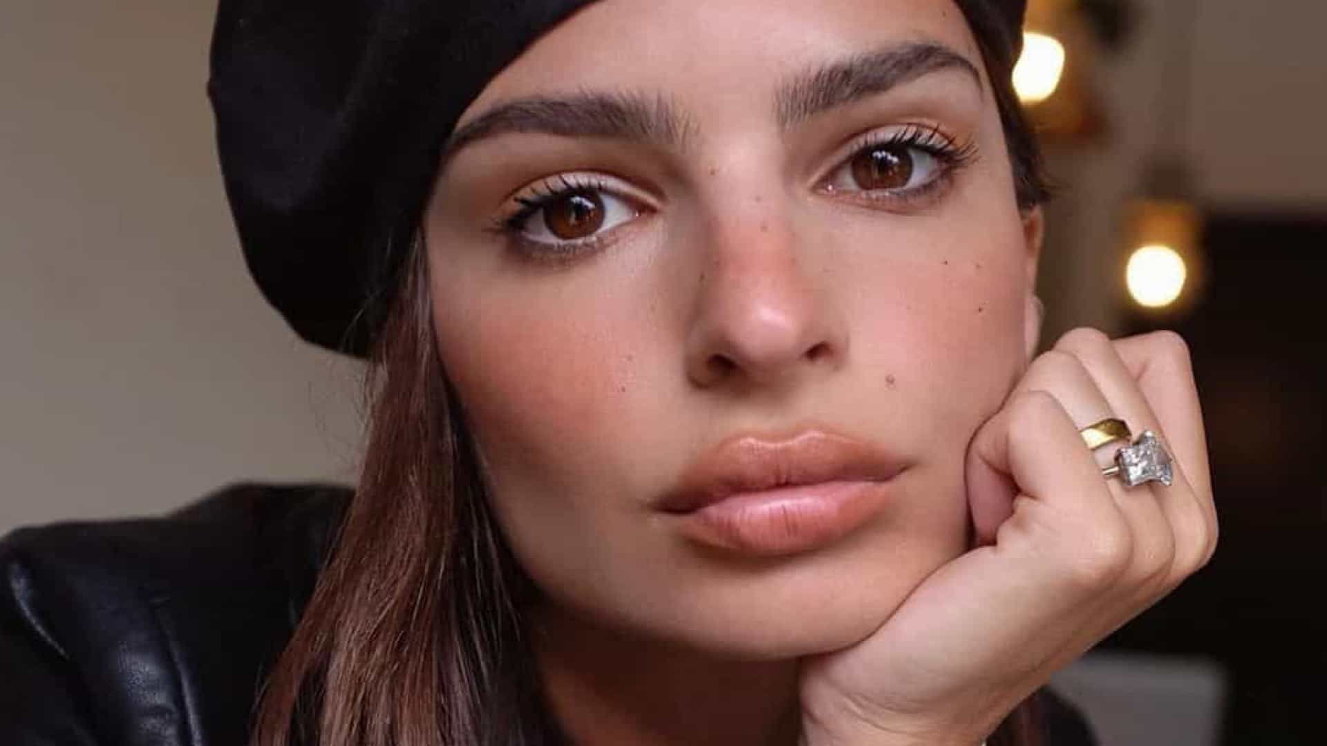 Emily Ratajkowski dévoile son baby bump dans le plus simple appareil ! Une beauté naturelle ?