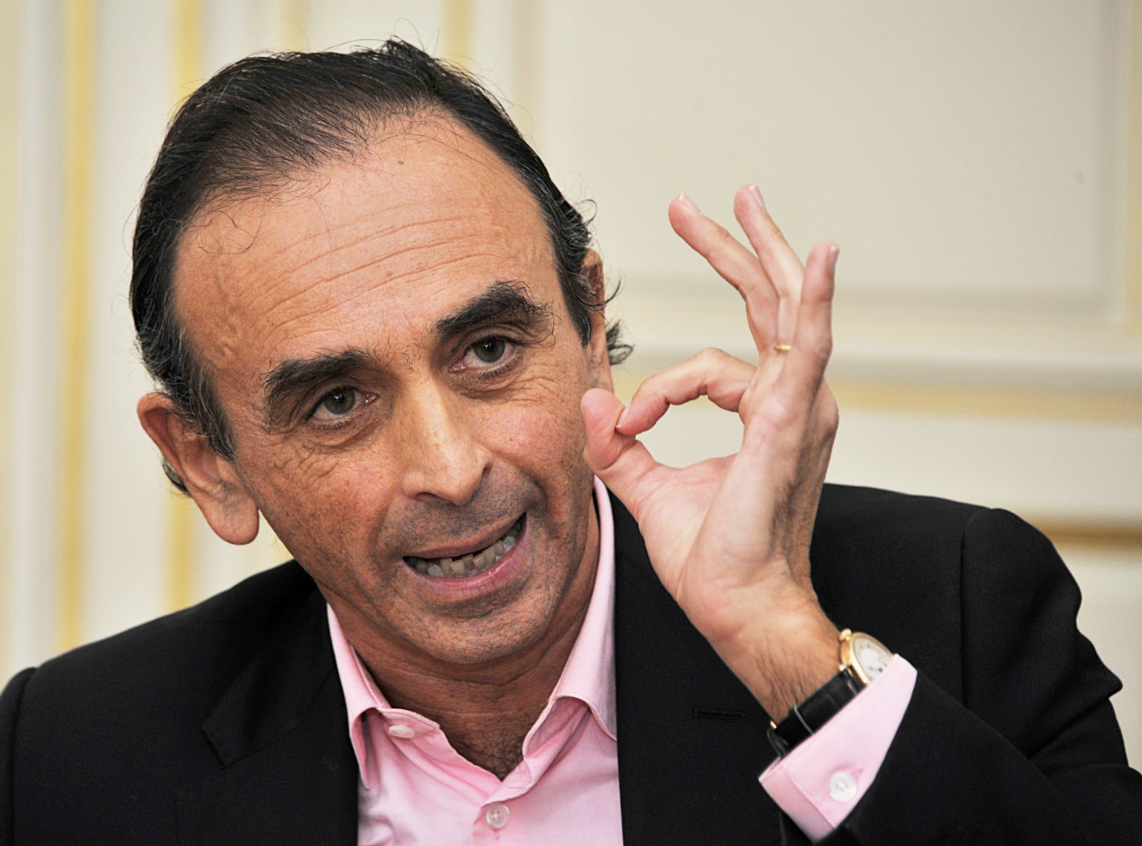 Éric Zemmour accusé d'agression sexuelle : Le chroniqueur de C8 n'en garde &quot;aucun souvenir&quot;