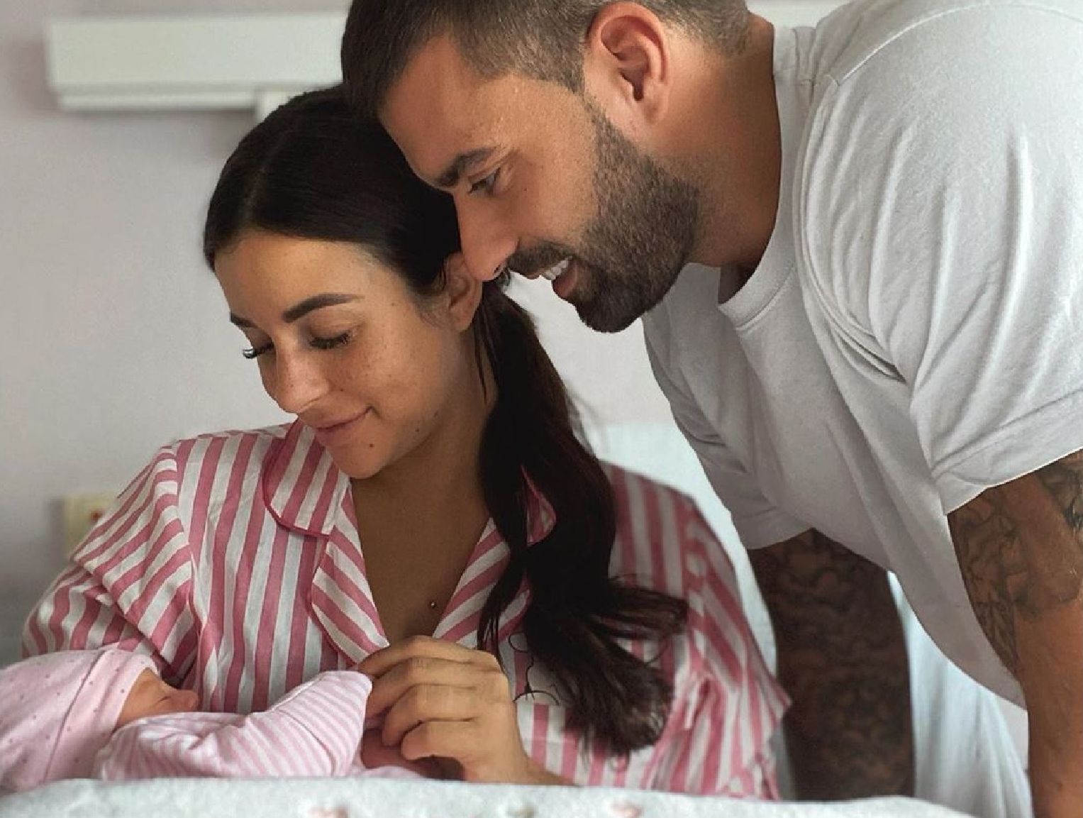 Vincent Queijo et Rym Renom dévoilent de nouvelles photos de leur fille Maria Valentina et font craquer la toile