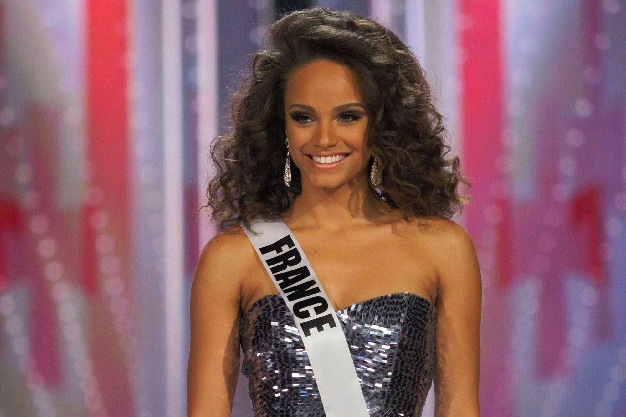 Alicia Aylies (Miss France) ose une couleur de cheveux atypique, vous n'allez pas en revenir