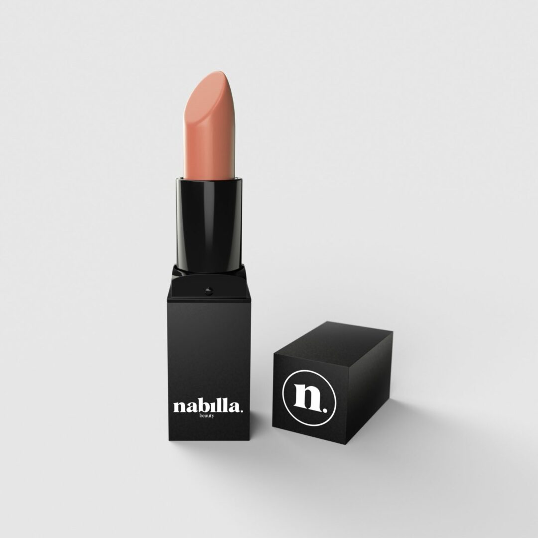  Un rouge à lèvres de Nabilla Beauty