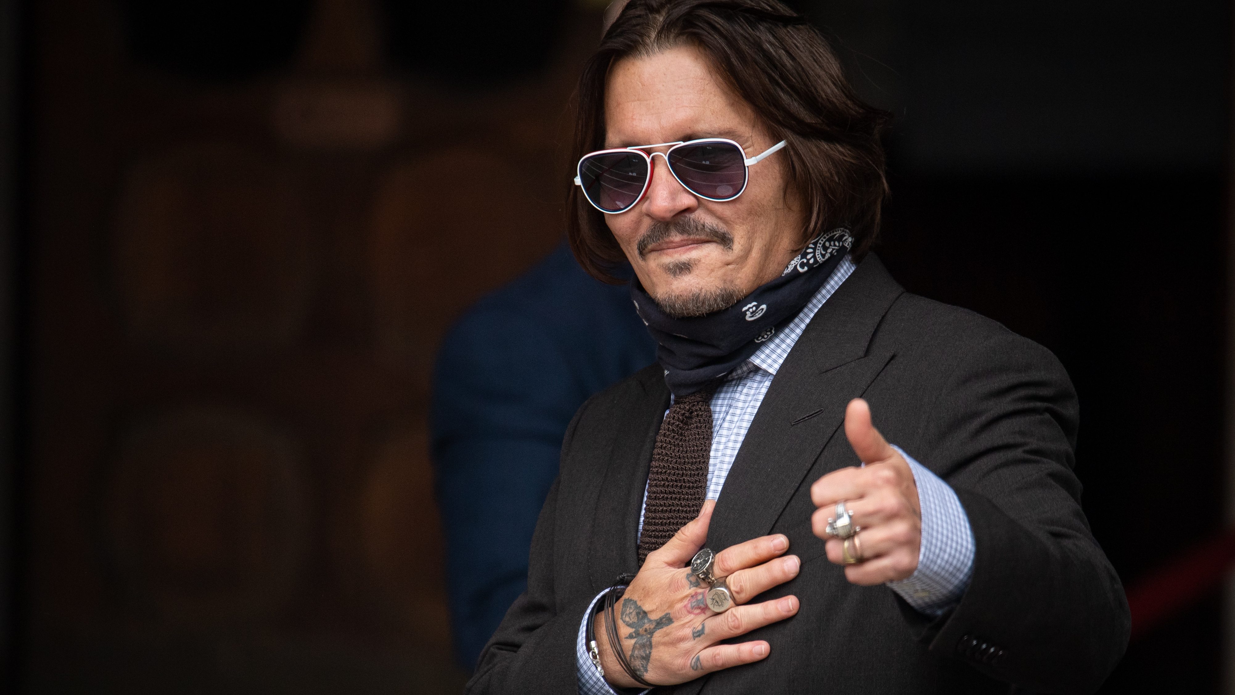 Johnny Depp récompensé en Pologne : un étrange cliché de l'acteur fait le buzz sur la toile