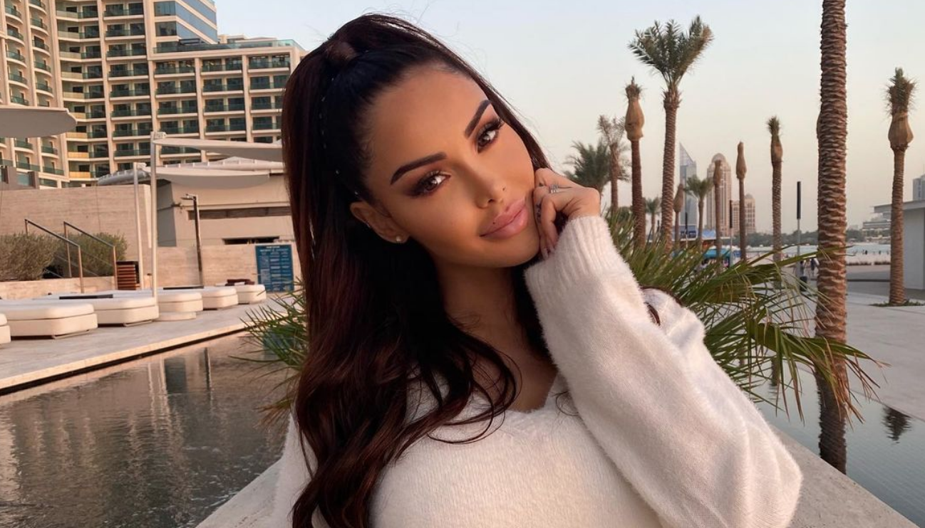 Nabilla soûlée par la difficulté post-opératoire en Ukraine : Ni bain , ni douche ? Non mais Allo !