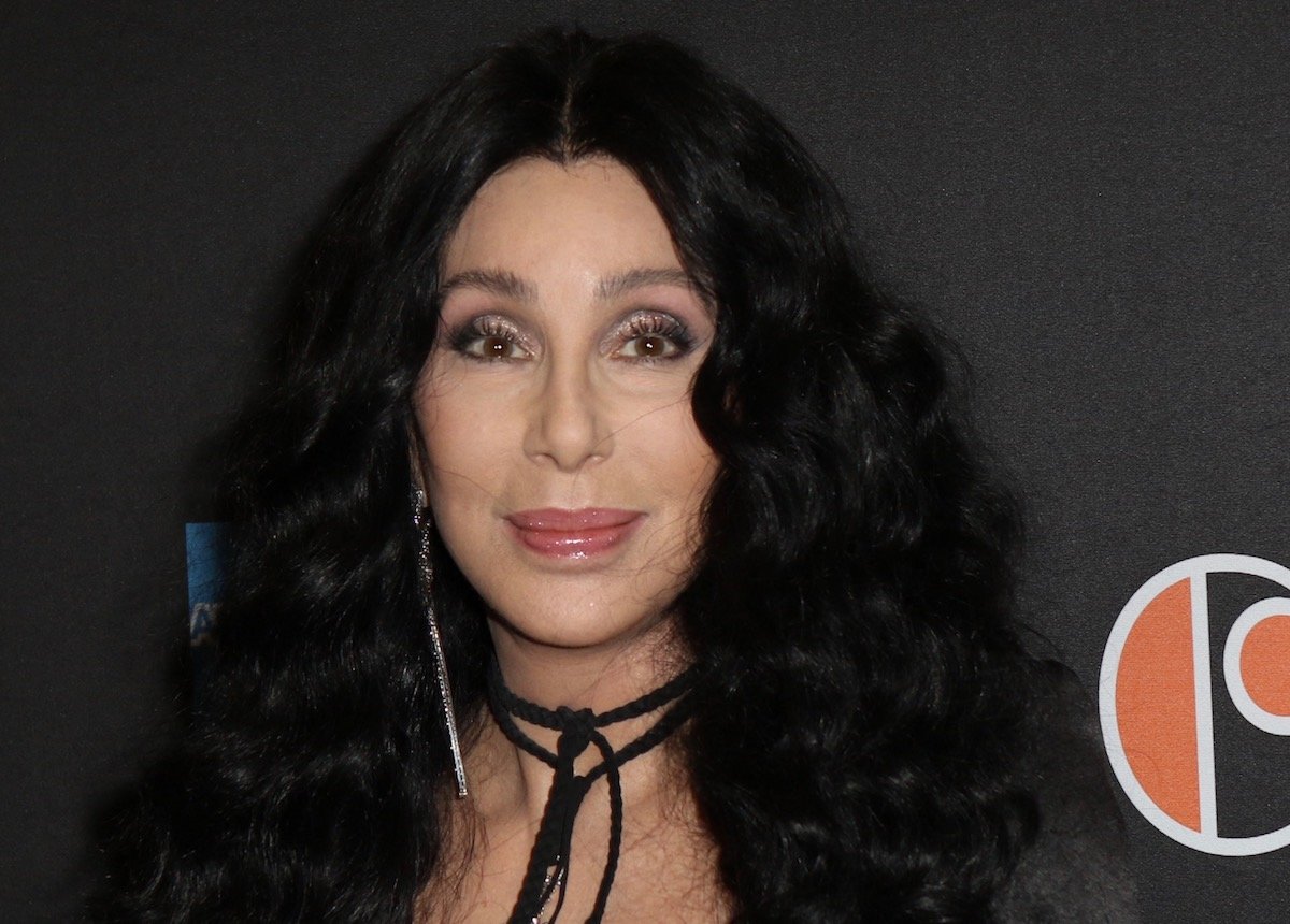 Cher : La chanteuse raconte une tentative de meurtre subie dans la rue &quot;Un homme a essayé de me tuer&quot;