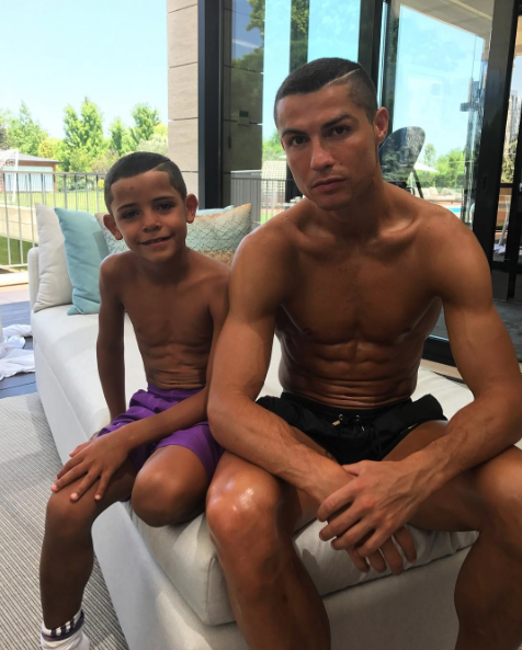 Cristiano Ronaldo papa exigeant : Ce régime drastique qu'il impose à son fils aîné