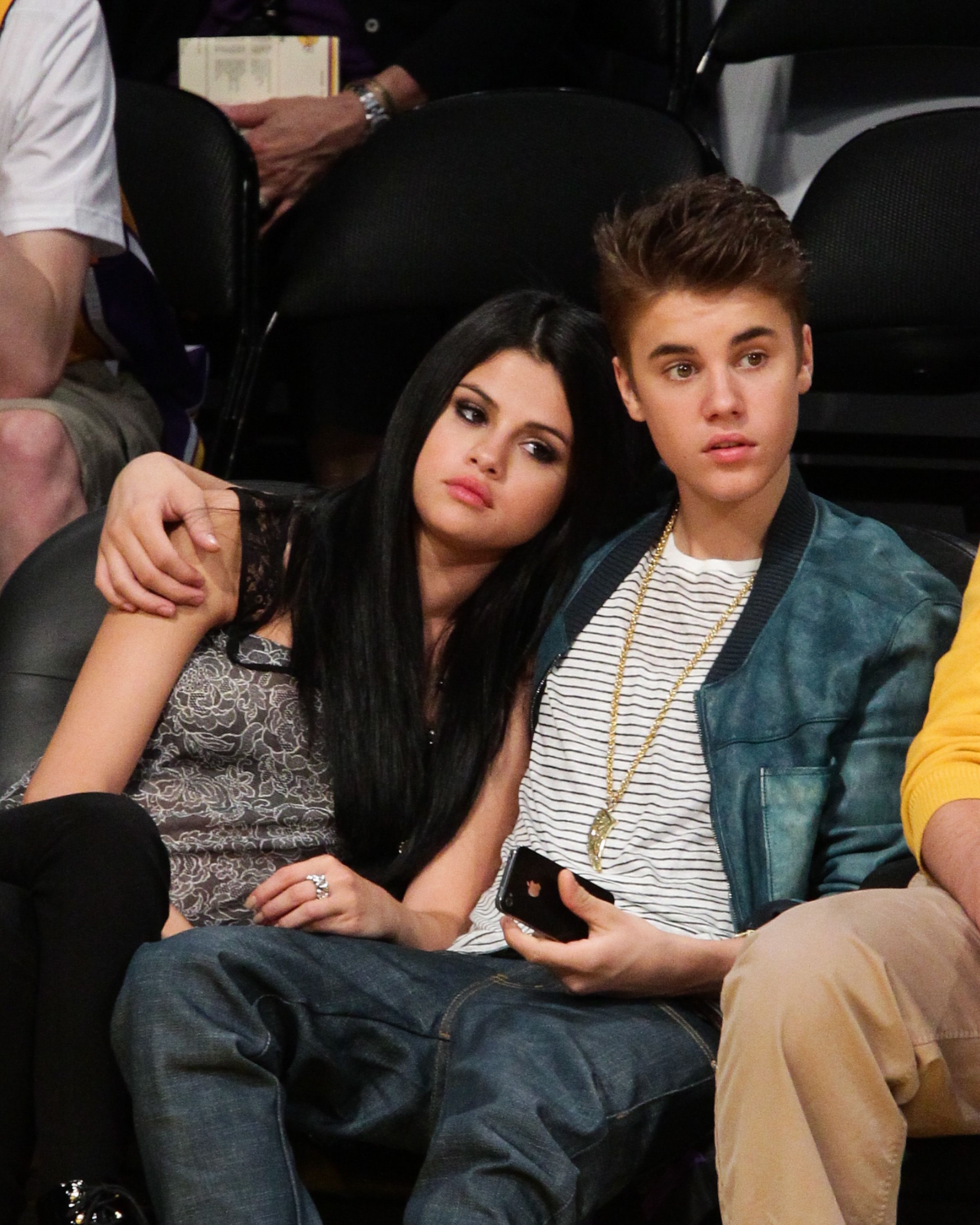 Justin Bieber : Une fan lance un appel pour le remettre avec Selena Gomez, il réplique sèchement