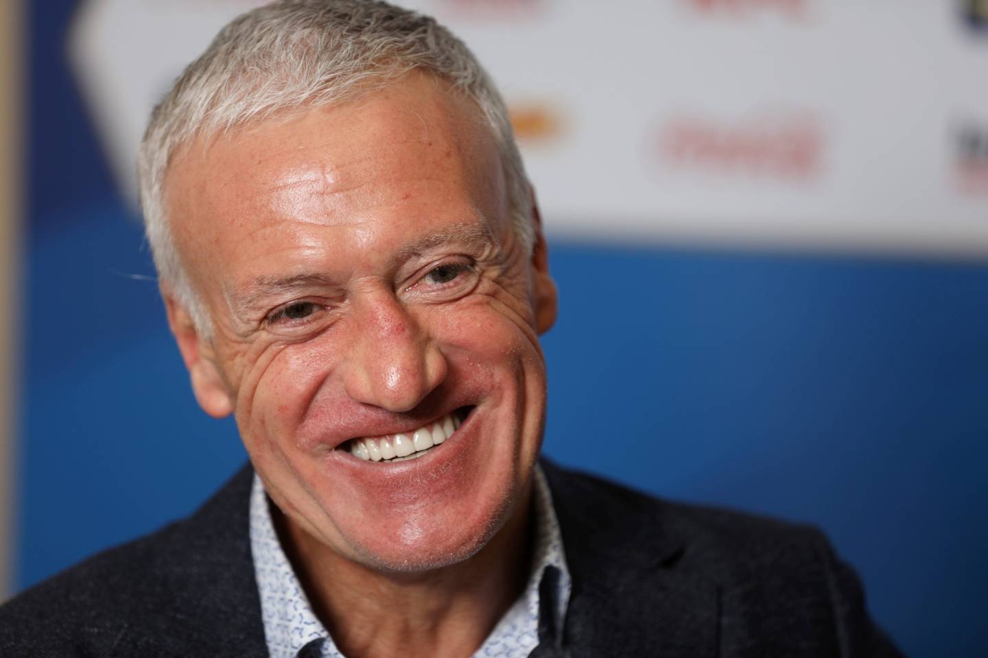 Didier Deschamps : Le sélectionneur des Bleus pousse la chansonnette pour la bonne cause