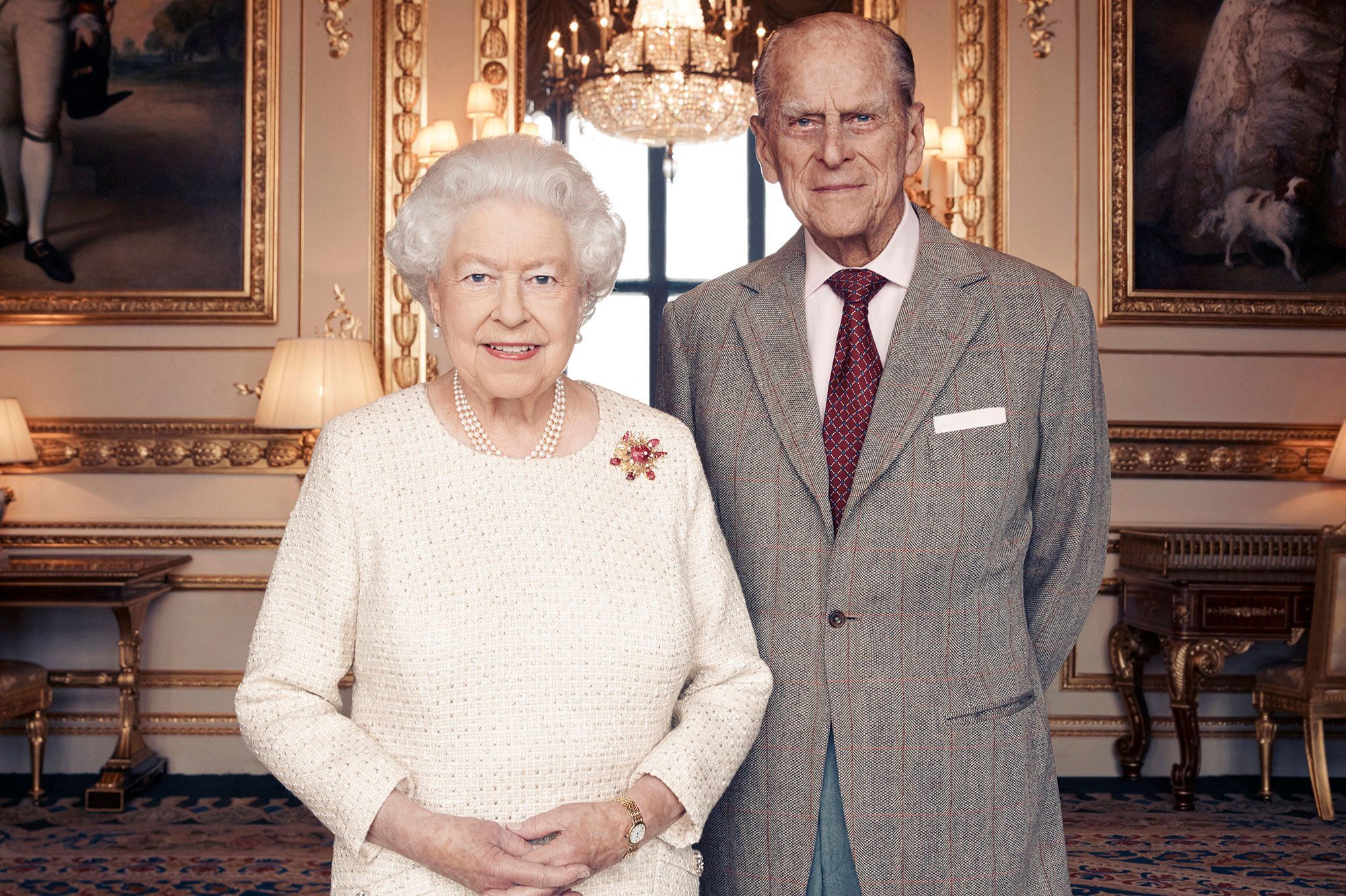 Prince Philip hospitalisé : Elizabeth II prête à abdiquer s'il venait à disparaître ?