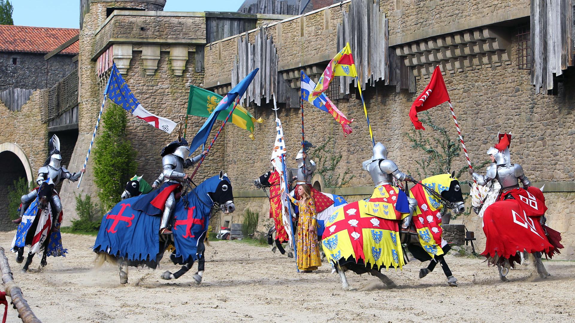 Hugo Clément : Le journaliste dénonce des cas gravissimes de maltraitance animale au Puy du Fou