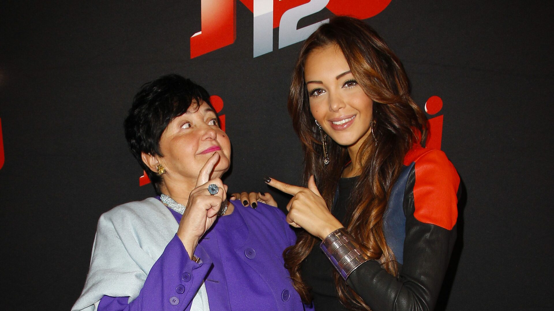  Nabilla et sa grand-mère @ NRJ12