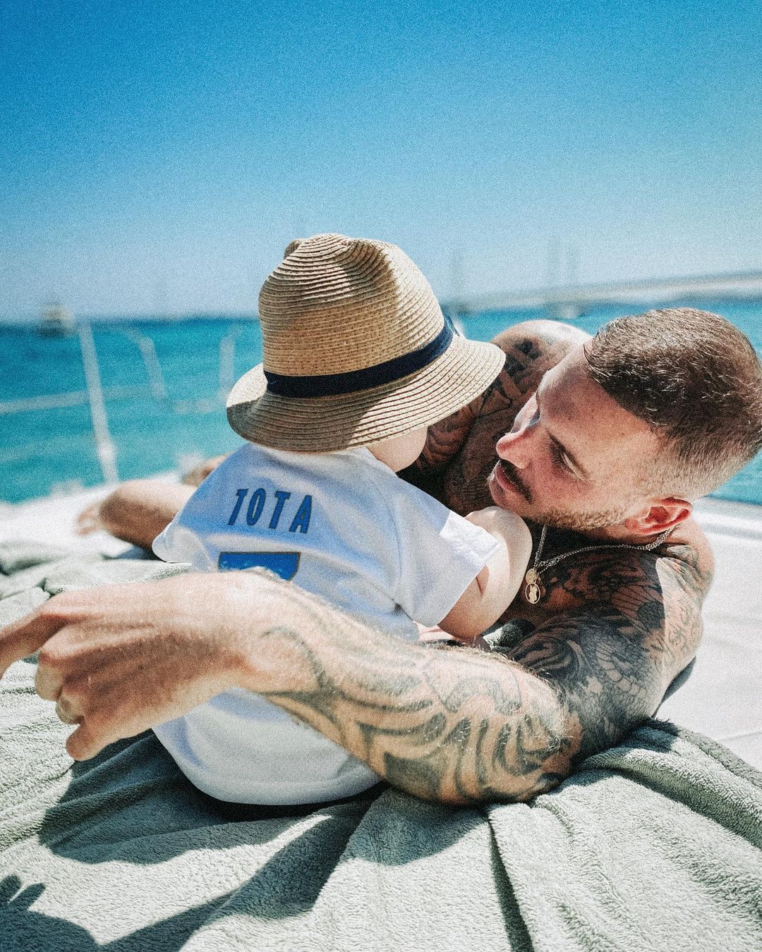 Matt Pokora et son fils Isaiah @Instagram Matt Pokora et son fils Isaiah @Instagram