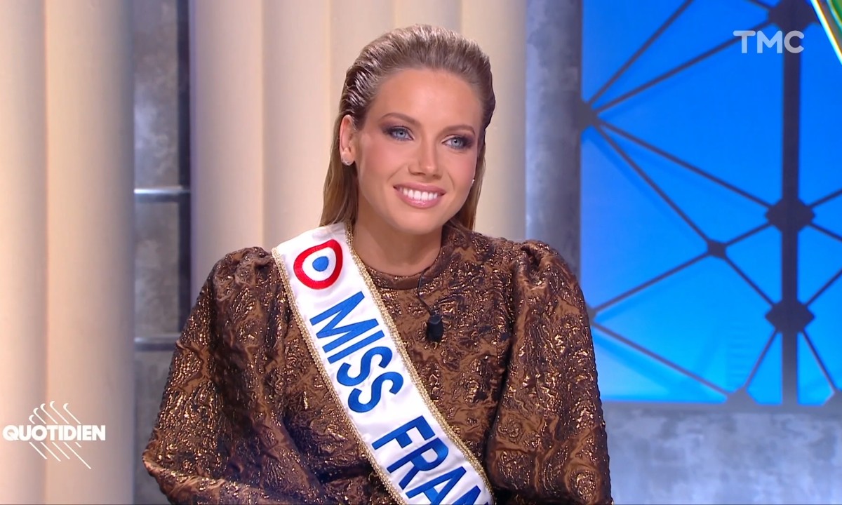 Amandine Petit (Miss France 2021) répond à la polémique : "On a respecté au plus possible les gestes barrières"