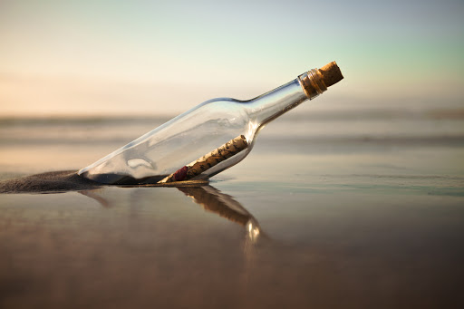 Canada : Un kite-surfeur trouve une bouteille à la mer avec à l’intérieur, une bague en diamant !
