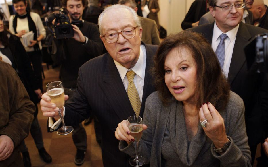 Jean-Marie Le Pen marié à 92 ans : Ses filles n'ont même pas été invitées !