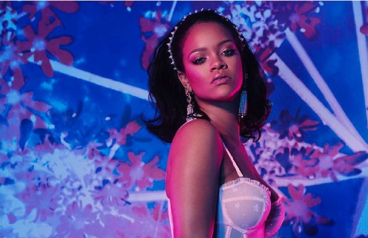 Rihanna sort les poubelles en culotte ! Son tacle à Donald Trump