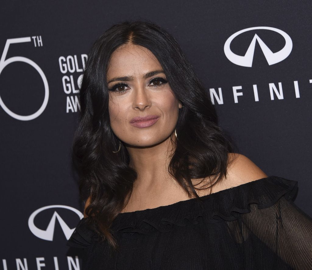 Salma Hayek : Sexy en bikini à 54 ans, elle subjugue ses fans !