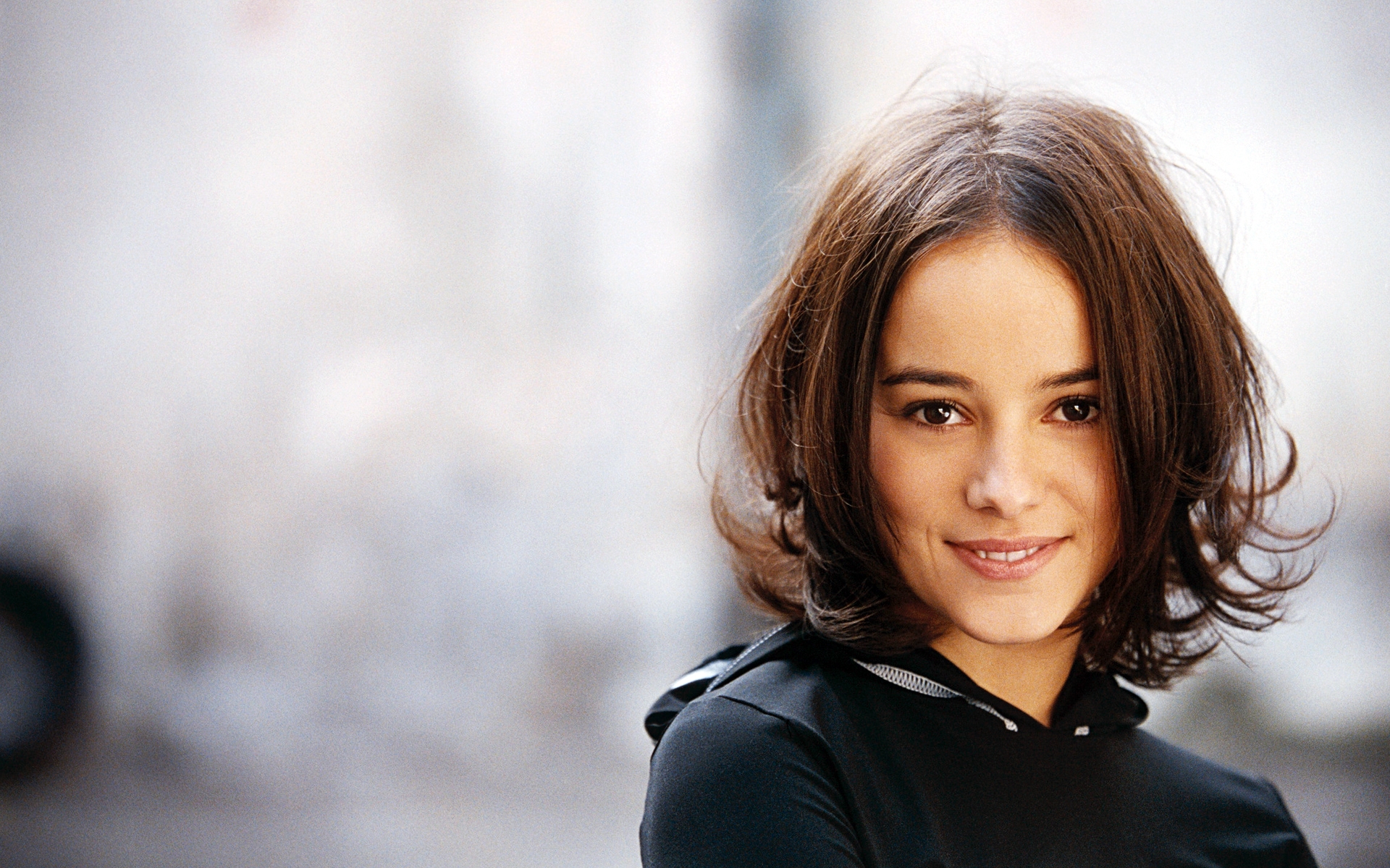 Alizée : Un fan croit discuter avec elle et se fait escroquer de 15 000 euros