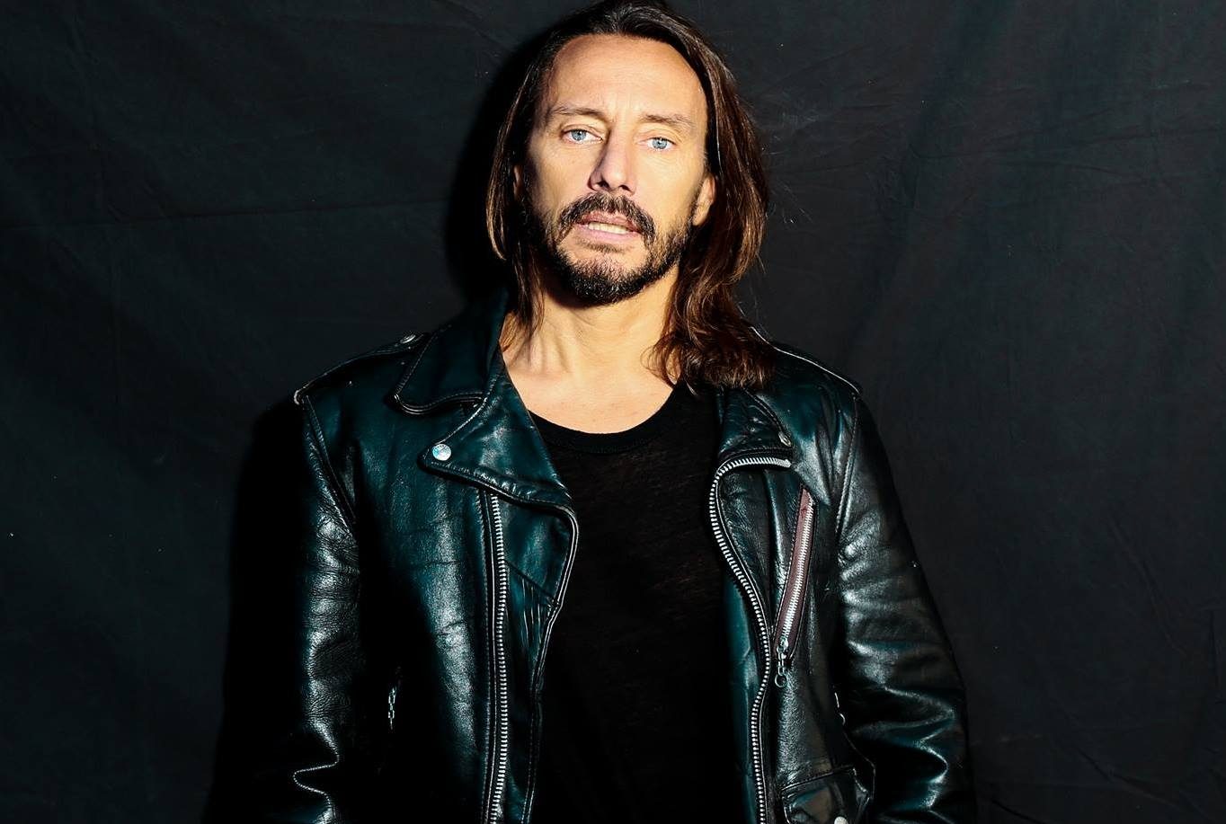 Bob Sinclar tacle le gouvernement : Sa parodie musicale raillée sur la toile