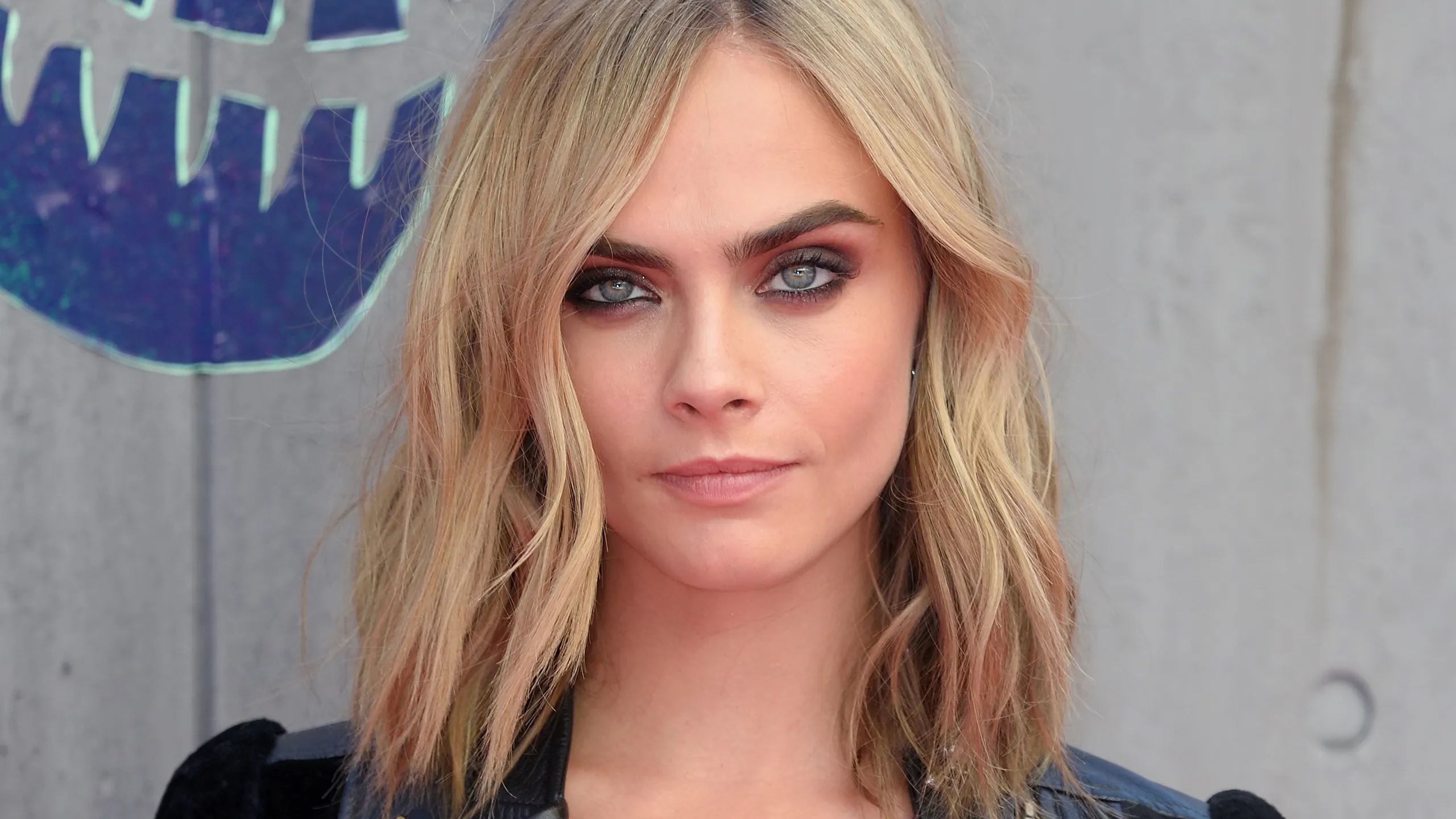 Cara Delevingne dans les bras d’un célèbre acteur pour la Saint-Valentin !