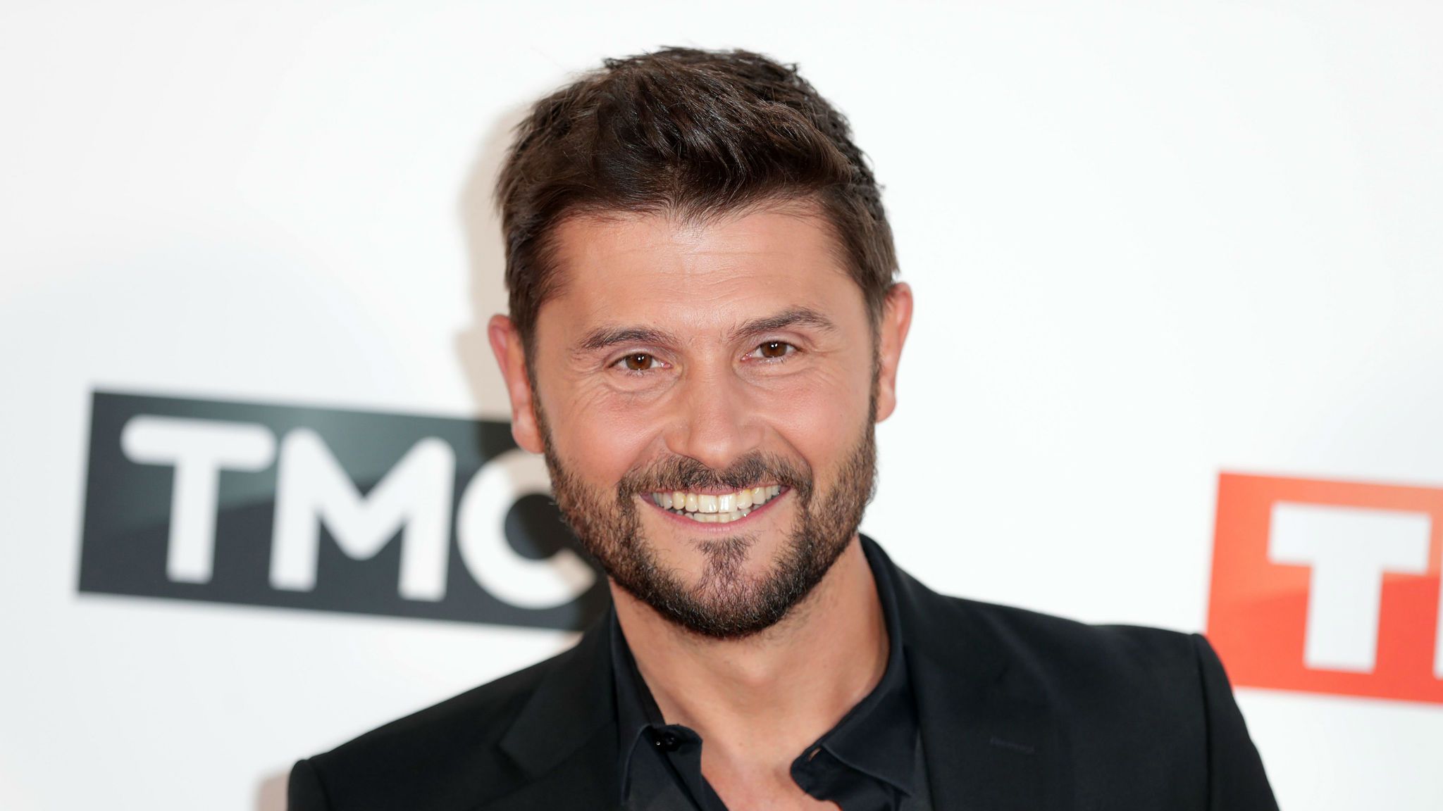 "Pauvre anormal" : victime de messages homophobes, Christophe Beaugrand affiche une internaute