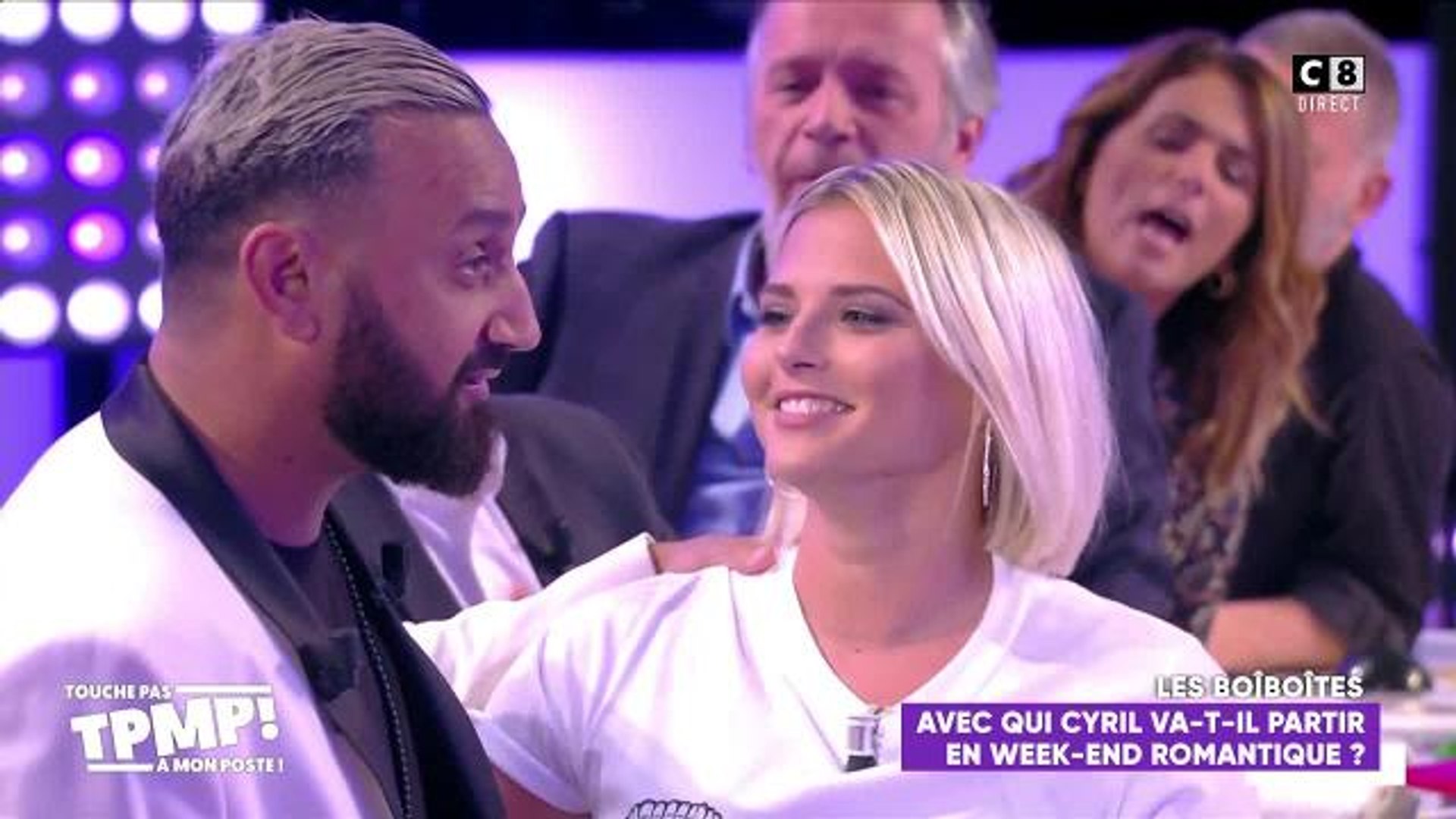 Cyril Hanouna en désaccord avec Kelly Vedovelli : Le ton monte sur le plateau de TPMP !