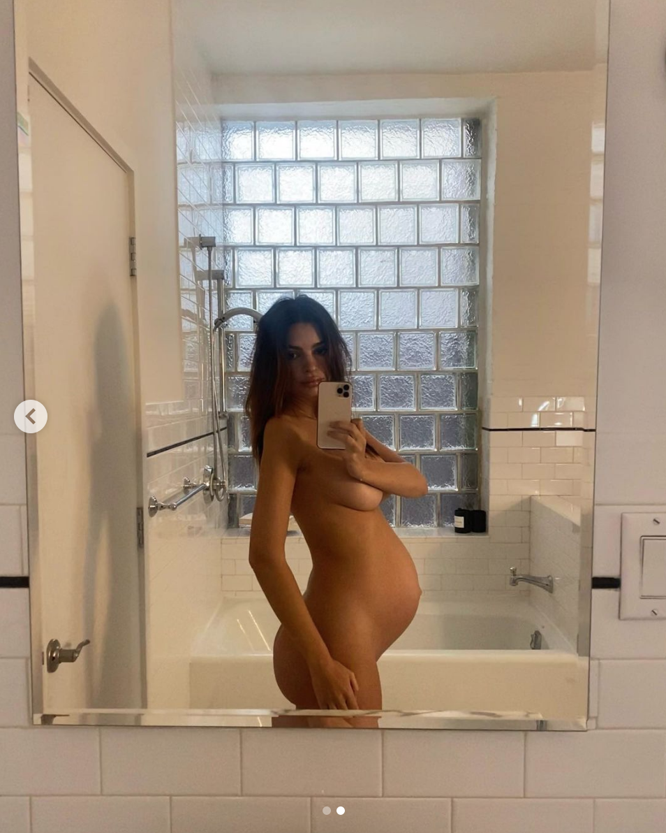 Emily Ratajkowski : La future maman pose nue en attendant son accouchement