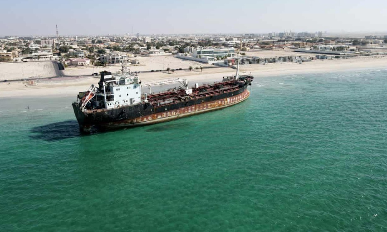 Émirats arabes unis : Cinq marins coincés sur leur bateau depuis ... 4 ans !