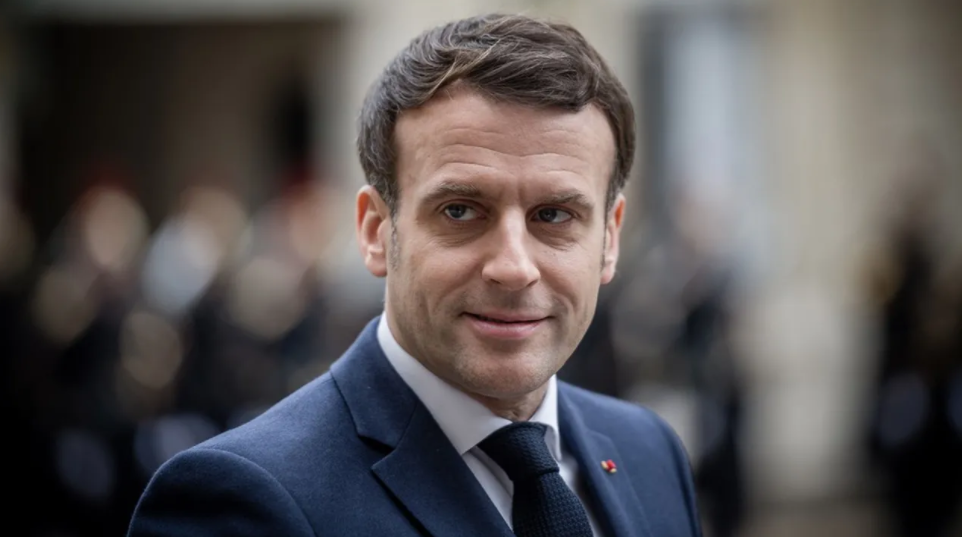 Emmanuel Macron en a "marre de ces scientifiques" qui proposent un reconfinement