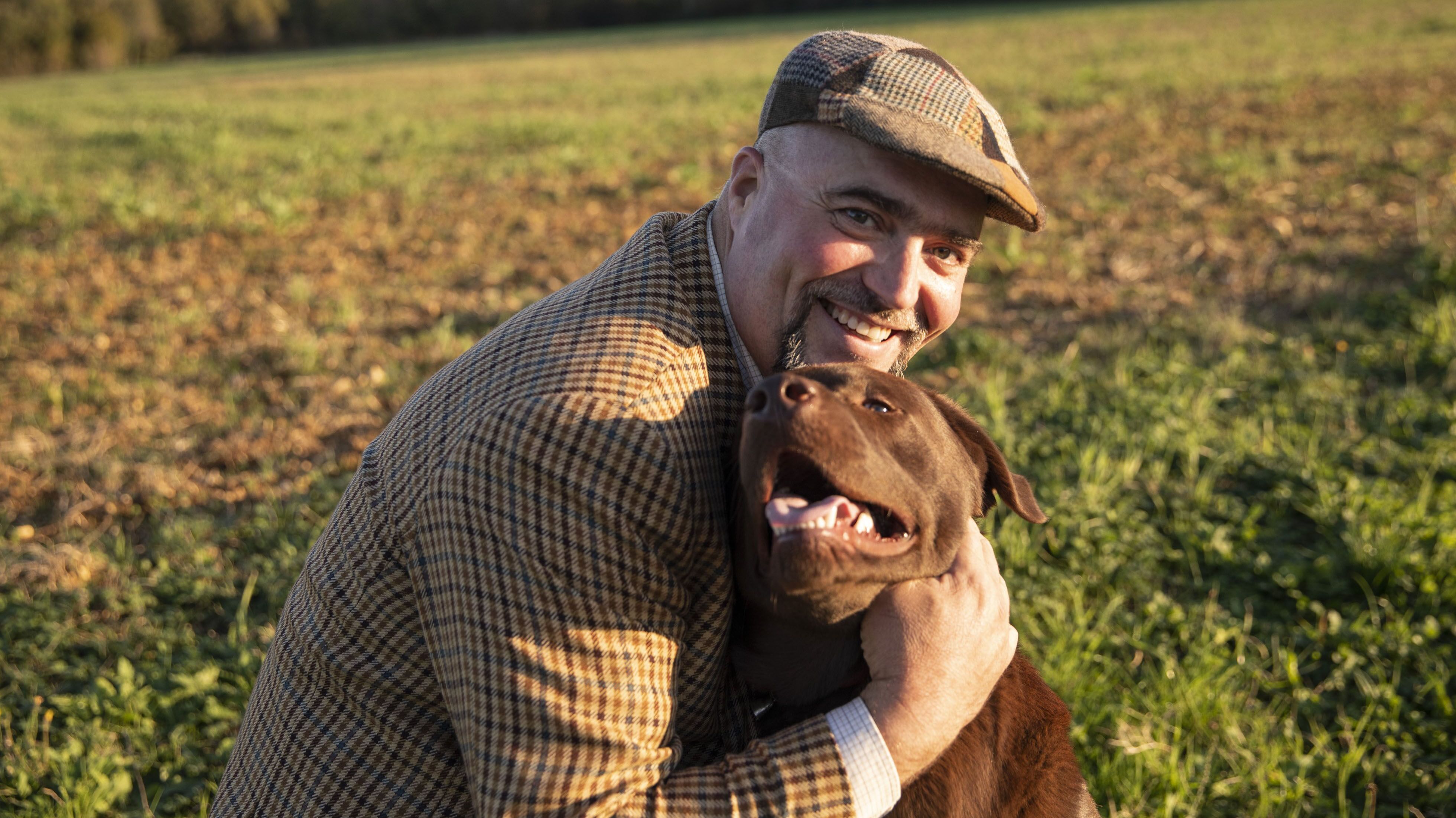 Franck (L'Amour est dans le Pré) : Des chasseurs s'introduisent chez lui, il les menace