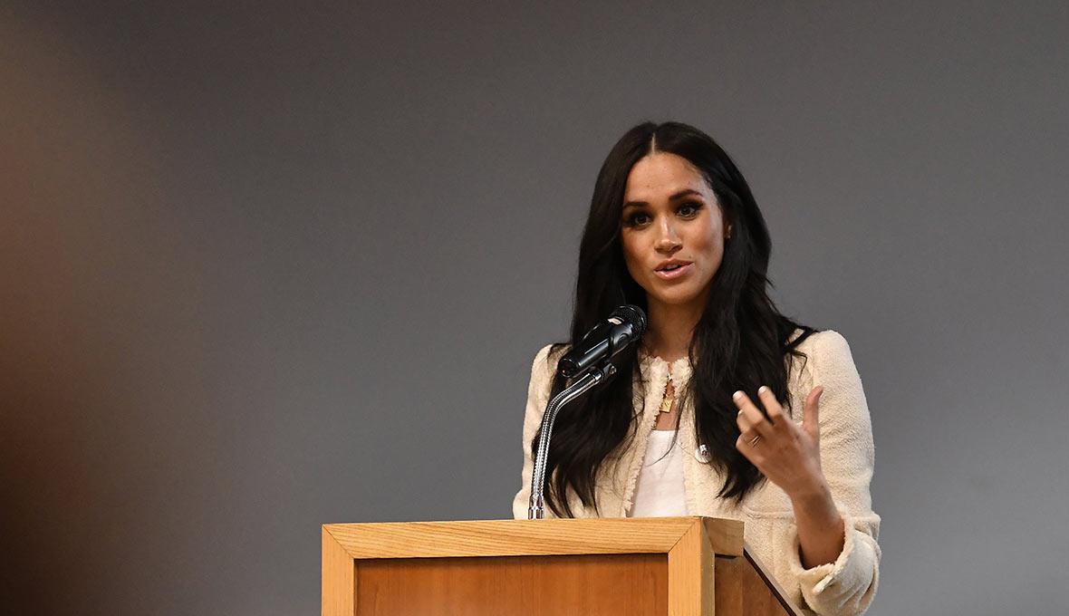 Meghan Markle bâillonnée par la famille royale ? Elle sort du silence