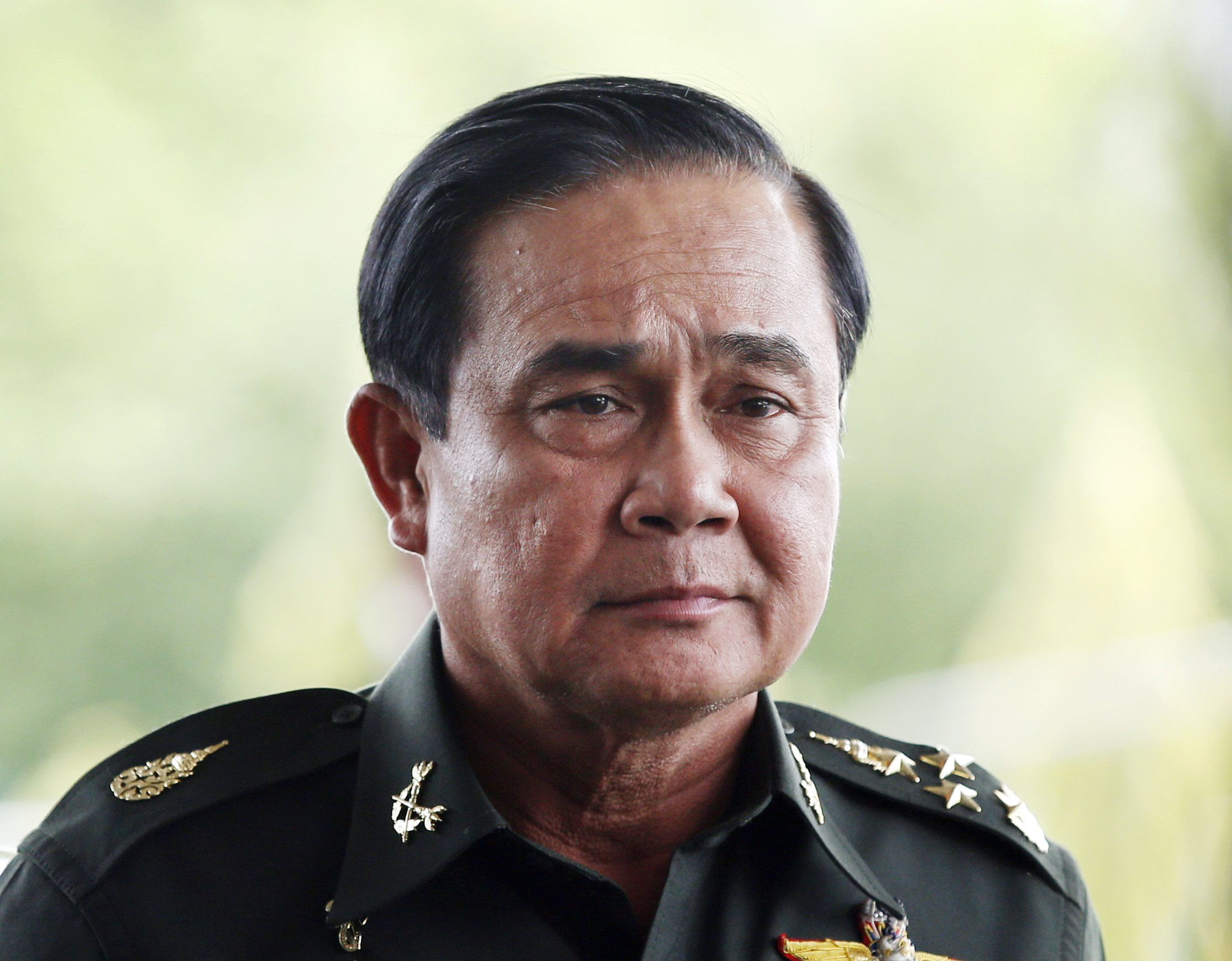 Agacé, le Premier ministre thaïlandais asperge les journalistes de désinfectant