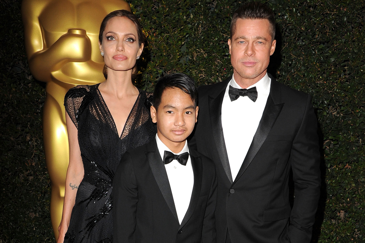  Angelina Jolie, Maddox Jolie-Pitt et Brad Pitt @GettyImages
